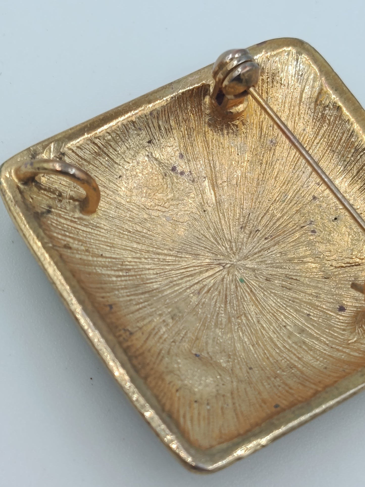 Vintage vergoldete Brosche elegant klassisch mit edlem Glanz