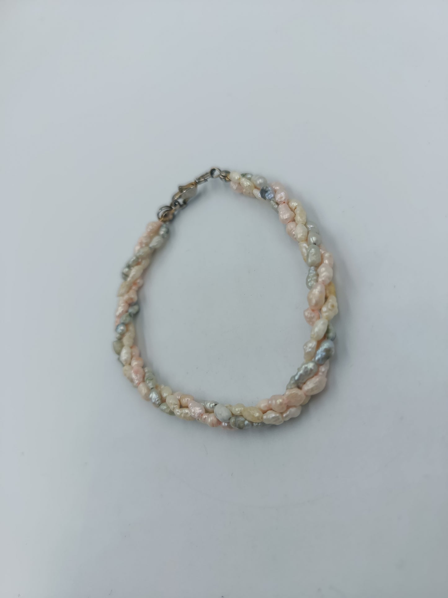 Vintage Armband mit mehrreihigen Süßwasserperlen in zarten Pastelltönen