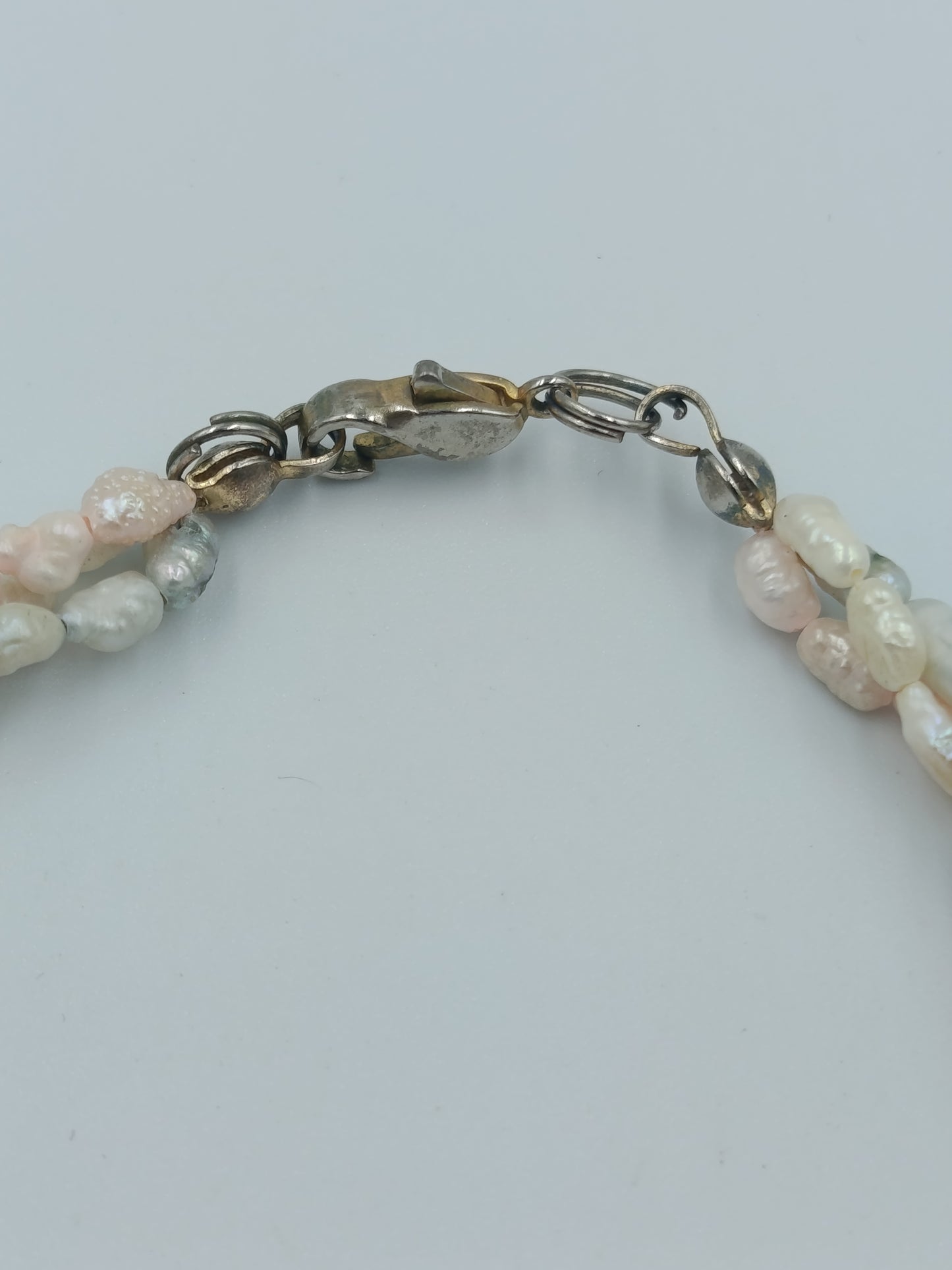 Vintage Armband mit mehrreihigen Süßwasserperlen in zarten Pastelltönen