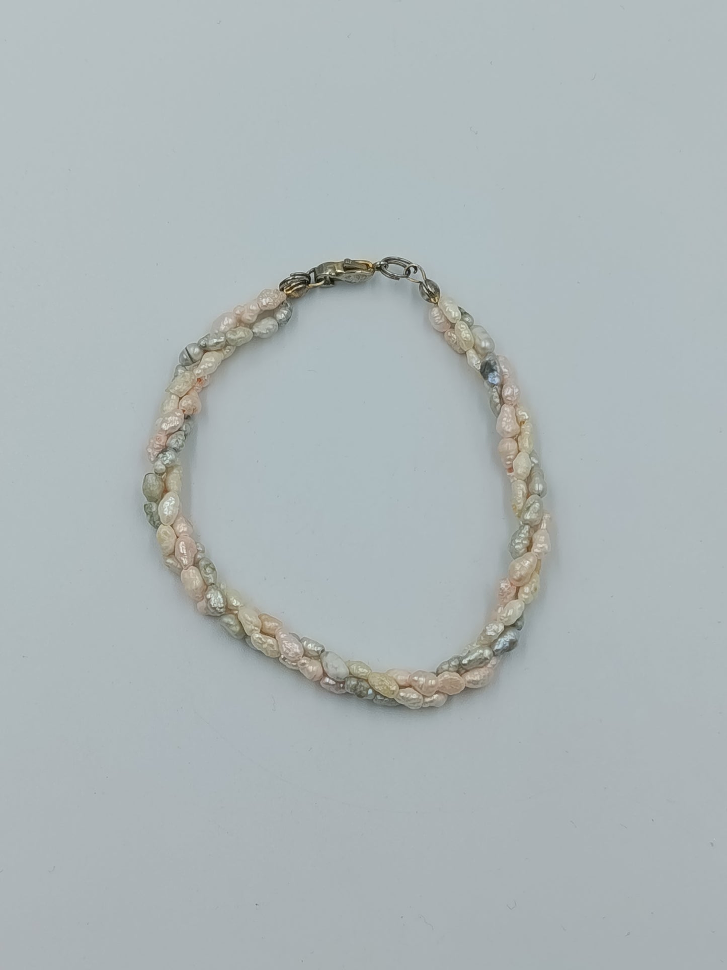 Vintage Armband mit mehrreihigen Süßwasserperlen in zarten Pastelltönen