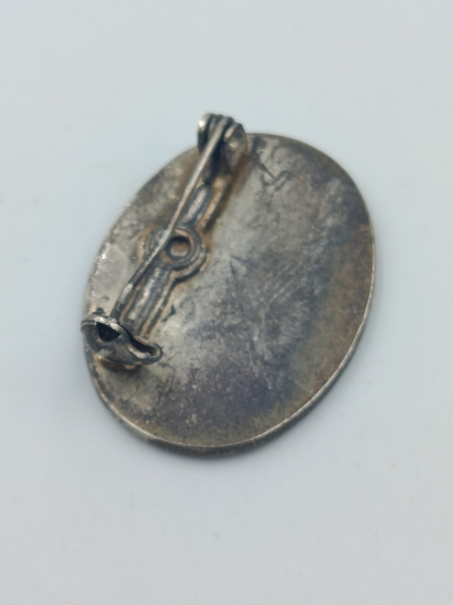 Vintage Brosche mit Perlmutt Landschaftsdesign und Mondmotiv