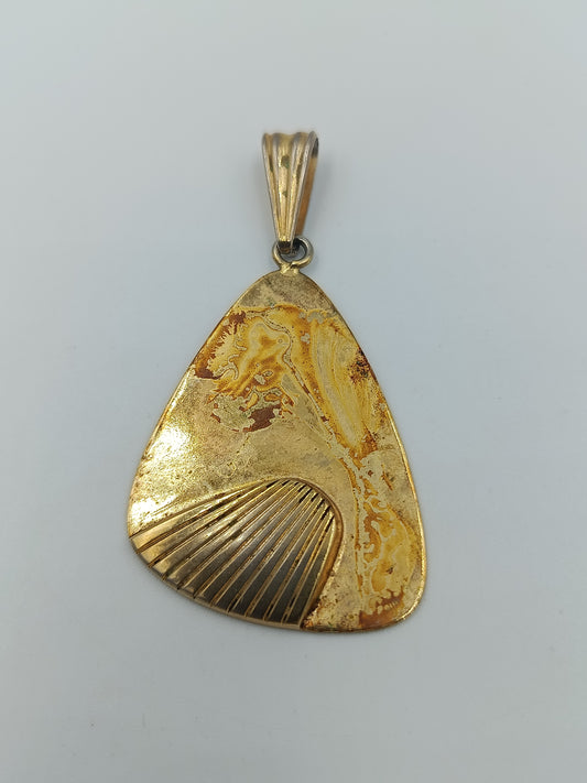 Vintage Anhänger GES. GESCH. vergoldet mit Muschelmotiv