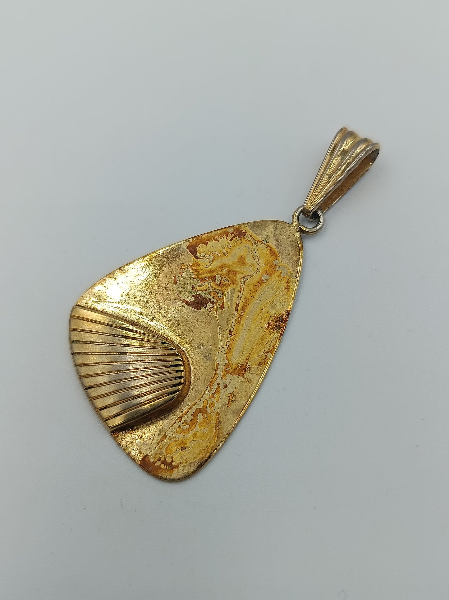 Vintage Anhänger GES. GESCH. vergoldet mit Muschelmotiv