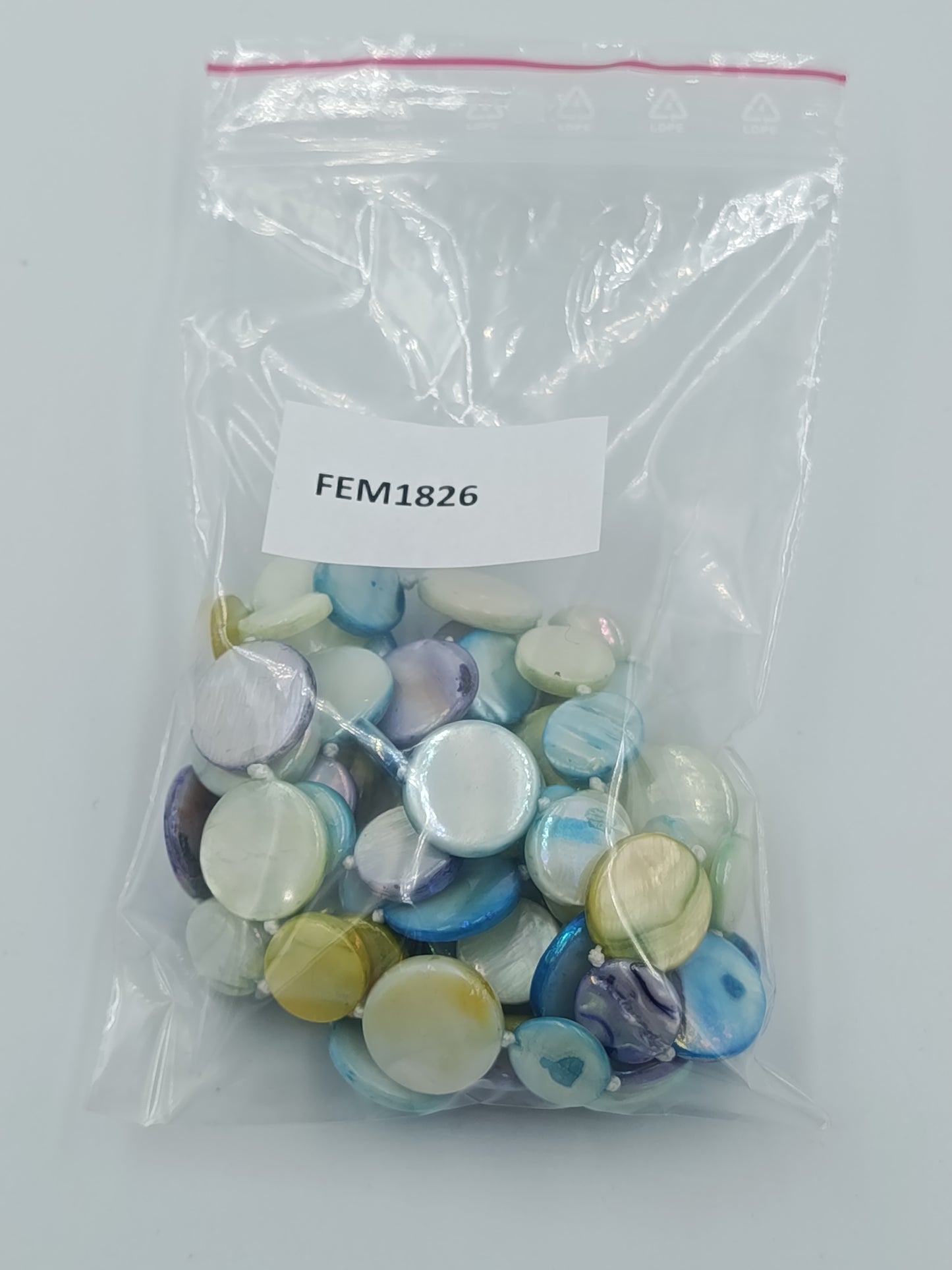 Lange Halskette mit schimmernden Perlmutt Scheiben in Pastellfarben