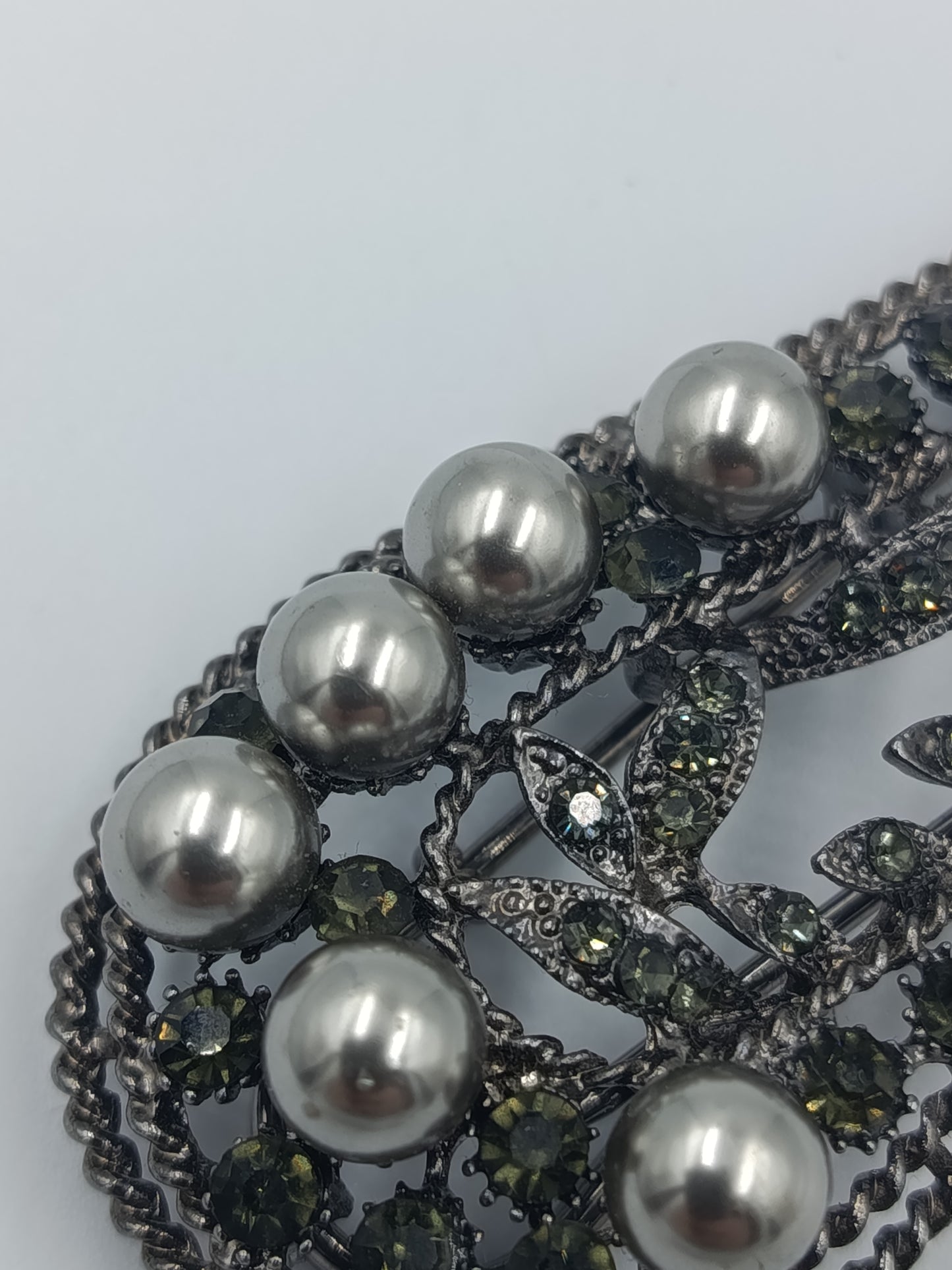 Große Vintage Brosche im Sicherheitsnadel-Design mit Perlen und Strass