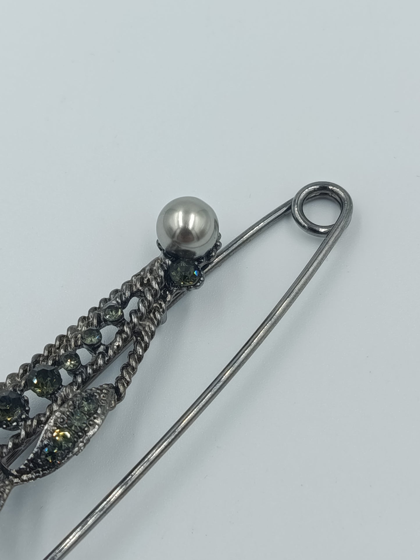 Große Vintage Brosche im Sicherheitsnadel-Design mit Perlen und Strass