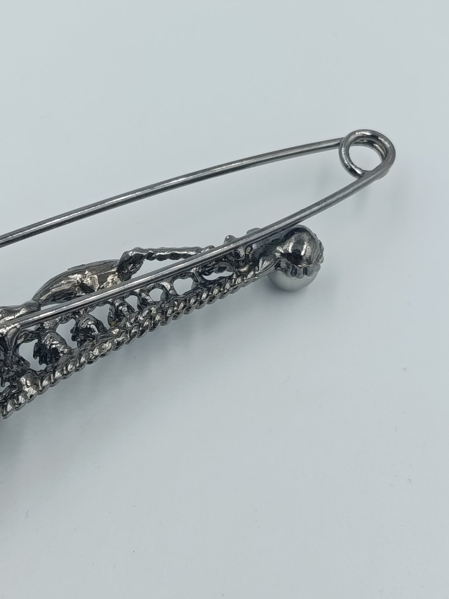 Große Vintage Brosche im Sicherheitsnadel-Design mit Perlen und Strass