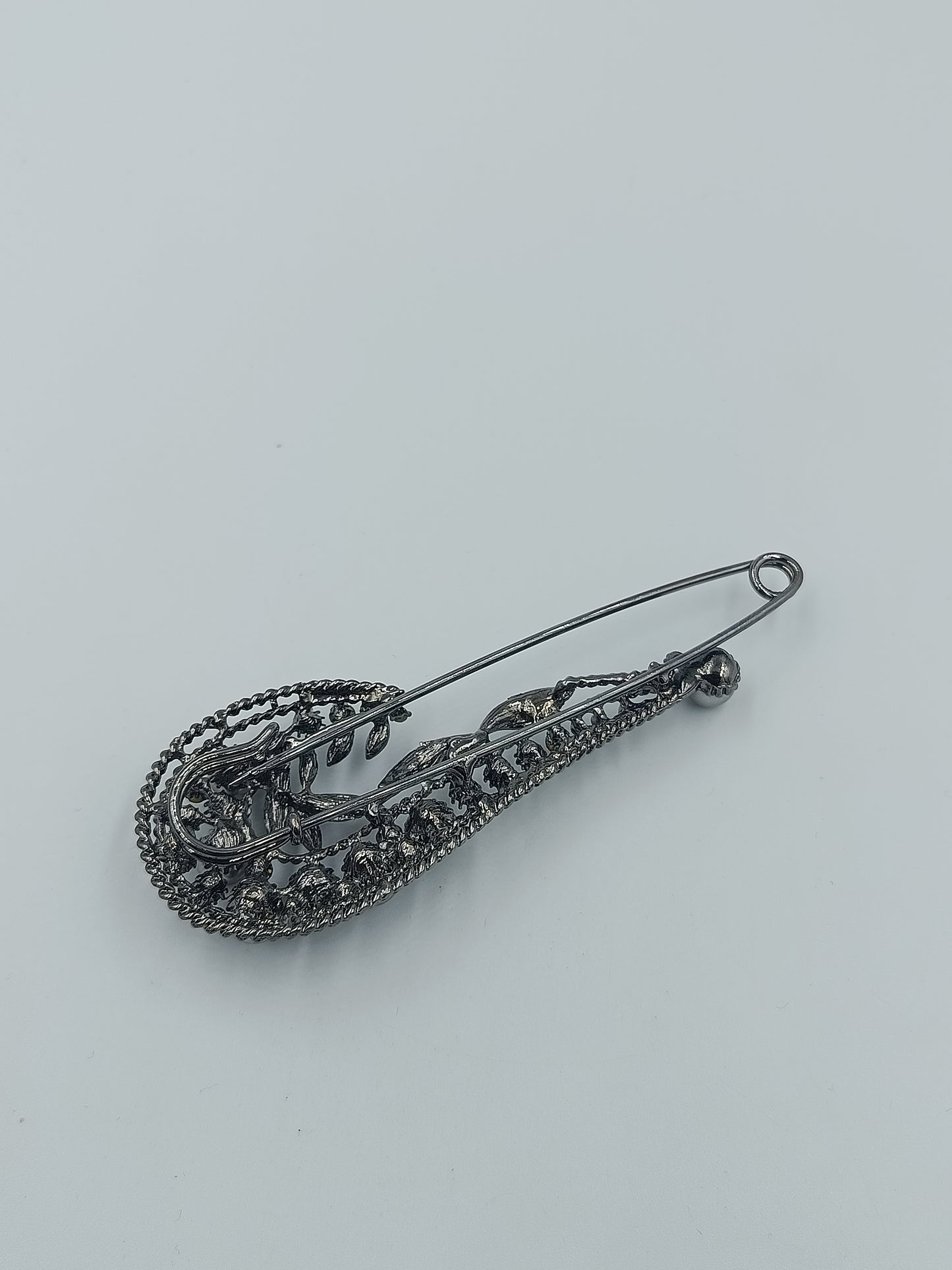 Große Vintage Brosche im Sicherheitsnadel-Design mit Perlen und Strass
