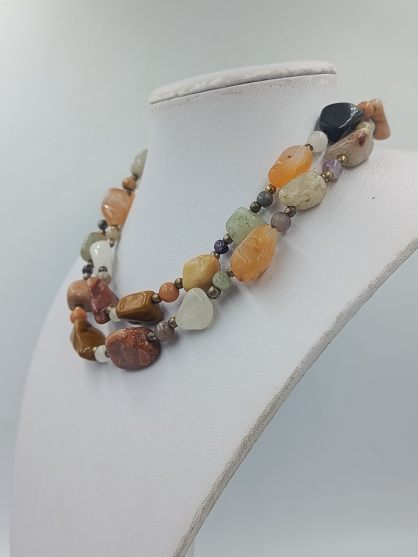 2-reihige Naturstein-Kette: Bunte Edelstein-Nuggets & Goldakzente