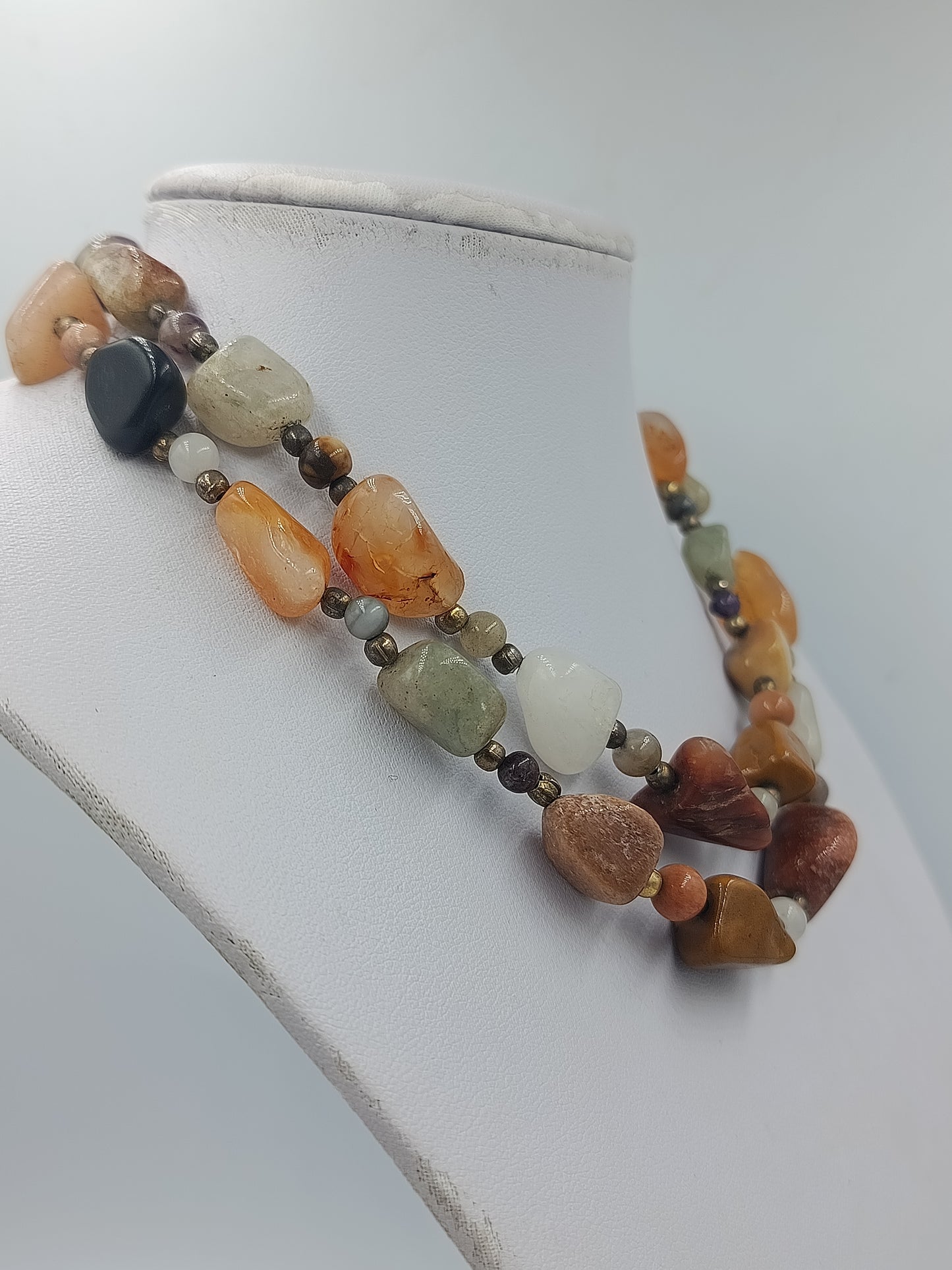 2-reihige Naturstein-Kette: Bunte Edelstein-Nuggets & Goldakzente