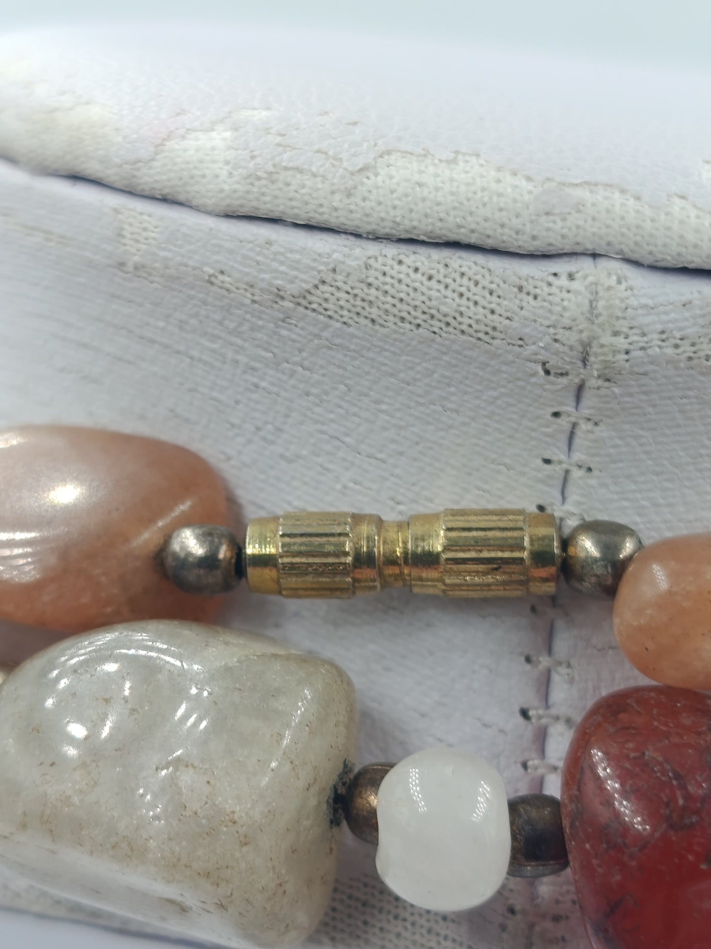 2-reihige Naturstein-Kette: Bunte Edelstein-Nuggets & Goldakzente