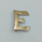 Vintage Brosche Buchstabe E in Goldoptik schlichtes Monogramm Design
