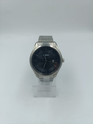 Lorus Vintage Herrenuhr: Silberoptik, schwarzes Zifferblatt & Datum
