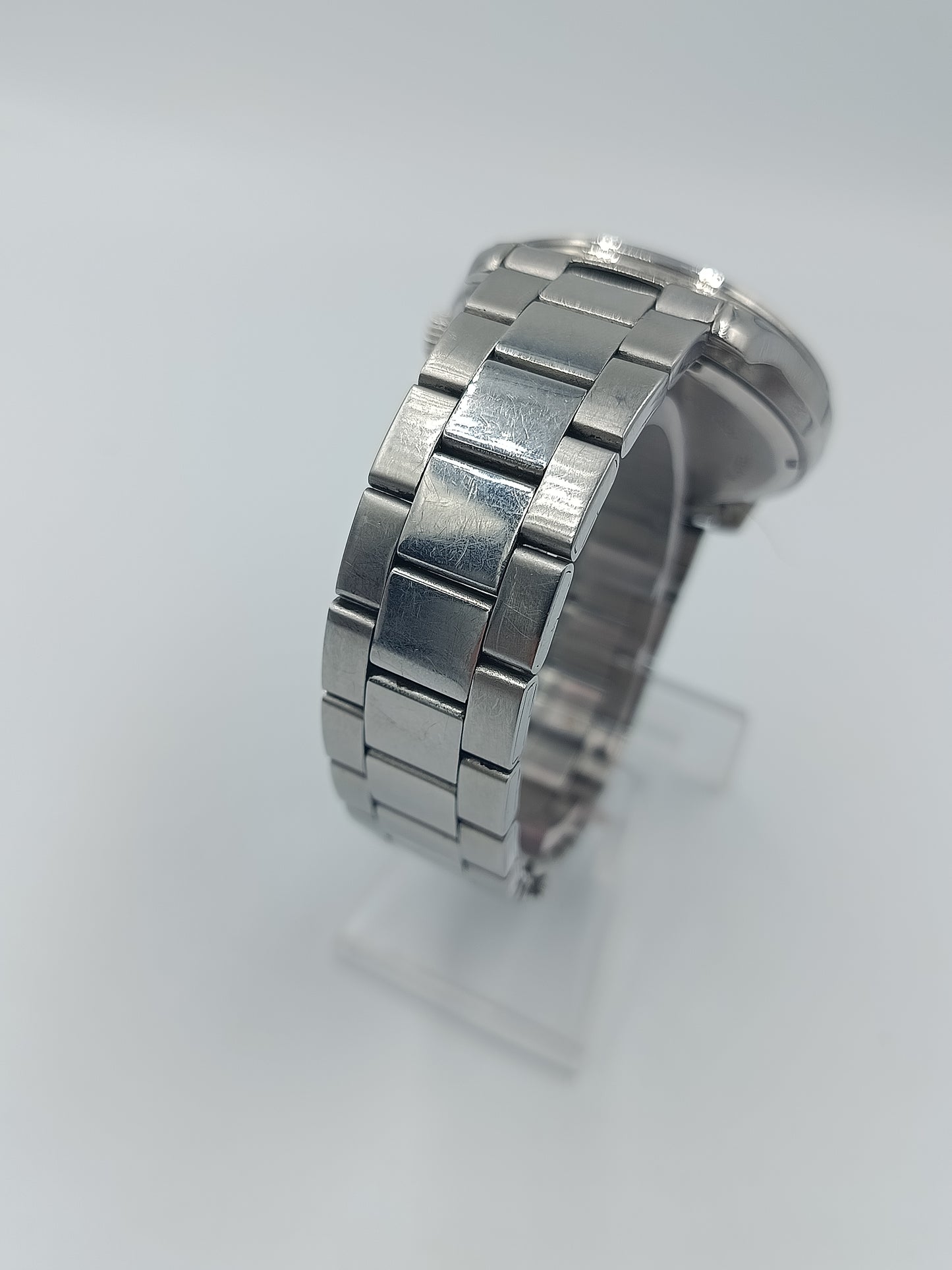 Lorus Vintage Herrenuhr: Silberoptik, schwarzes Zifferblatt & Datum