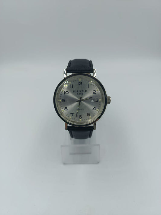 Vintage Kienzle 1822 Herrenuhr mit Datum und klassischem Lederarmband