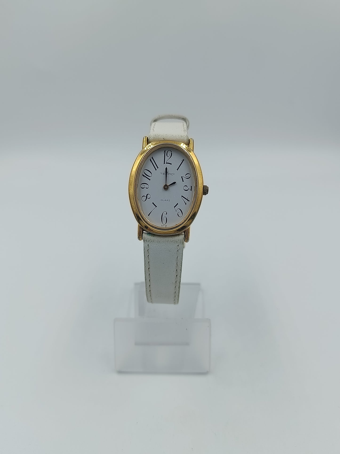 Elegante ovale Damenarmbanduhr in Goldoptik mit weißem Lederarmband