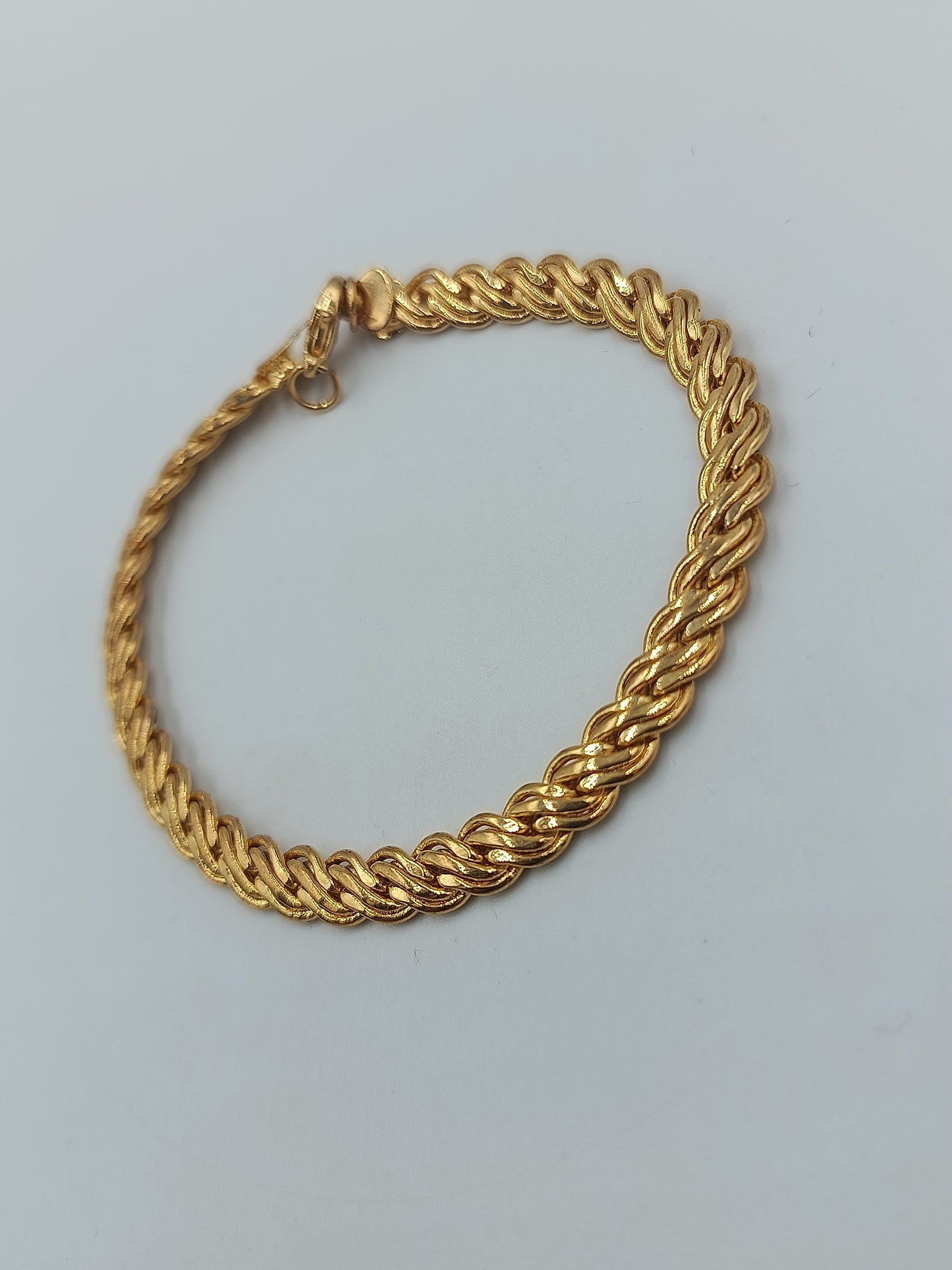 Klassisches Armband in Goldoptik mit gedrehter Gliederstruktur 20 cm