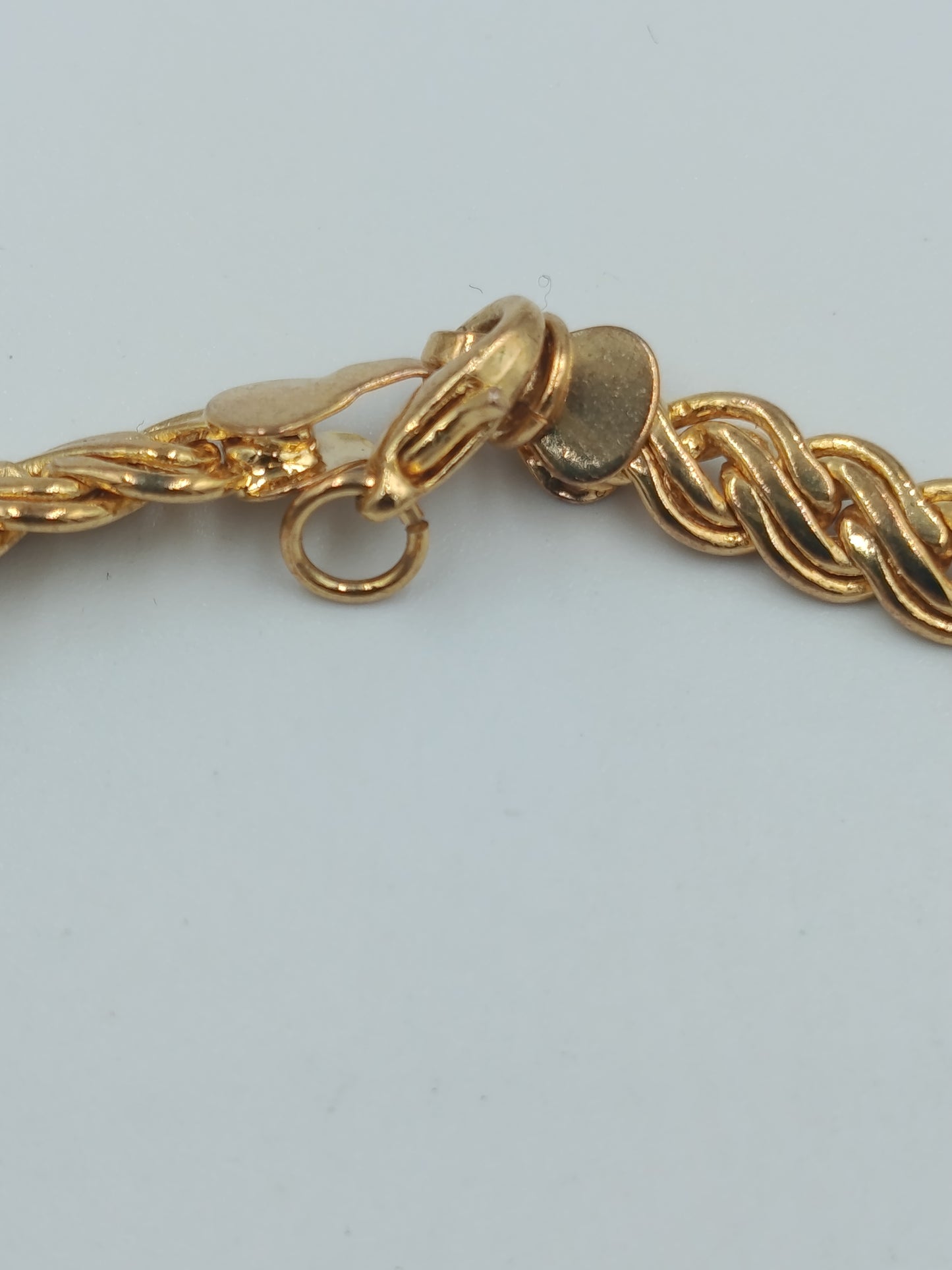 Klassisches Armband in Goldoptik mit gedrehter Gliederstruktur 20 cm