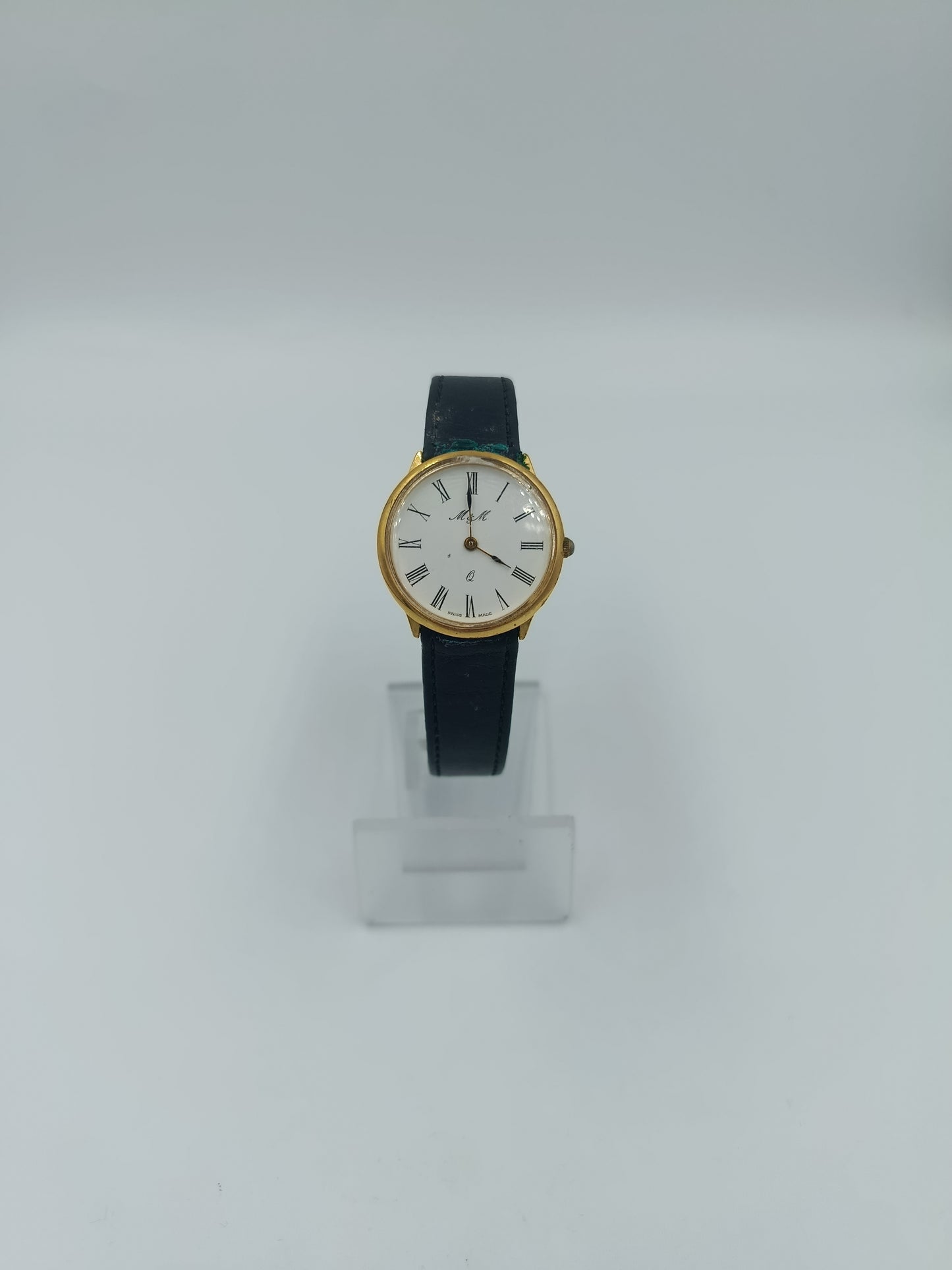 Klassische Damenarmbanduhr mit römischen Ziffern und schwarzem Lederarmband