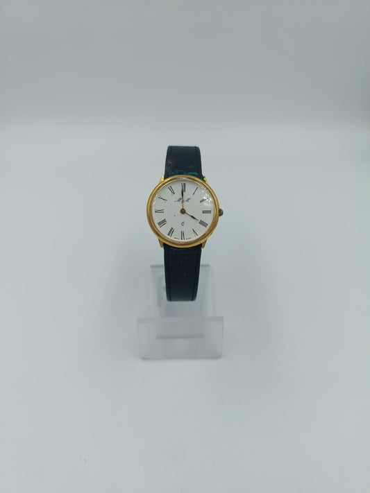 Klassische Damenarmbanduhr mit römischen Ziffern und schwarzem Lederarmband