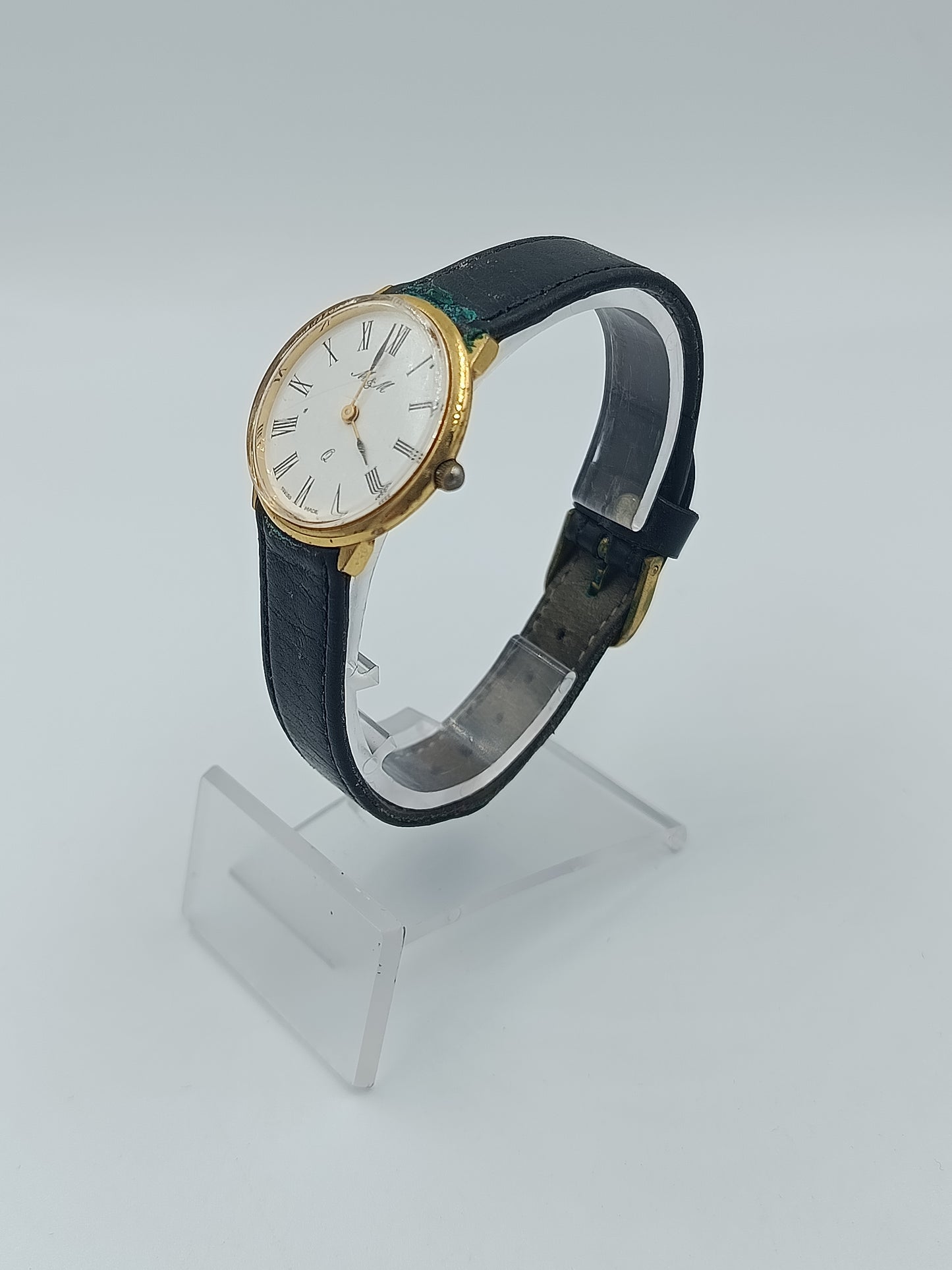 Klassische Damenarmbanduhr mit römischen Ziffern und schwarzem Lederarmband