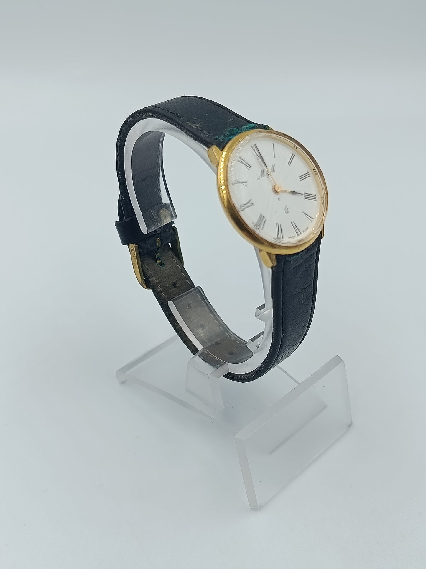 Klassische Damenarmbanduhr mit römischen Ziffern und schwarzem Lederarmband