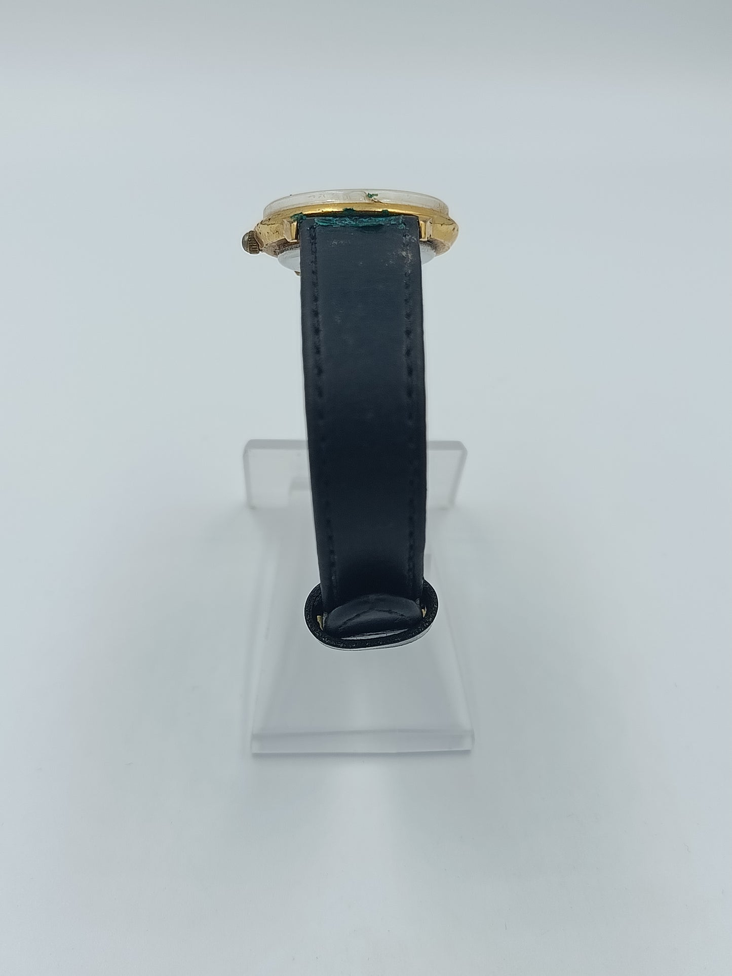 Klassische Damenarmbanduhr mit römischen Ziffern und schwarzem Lederarmband
