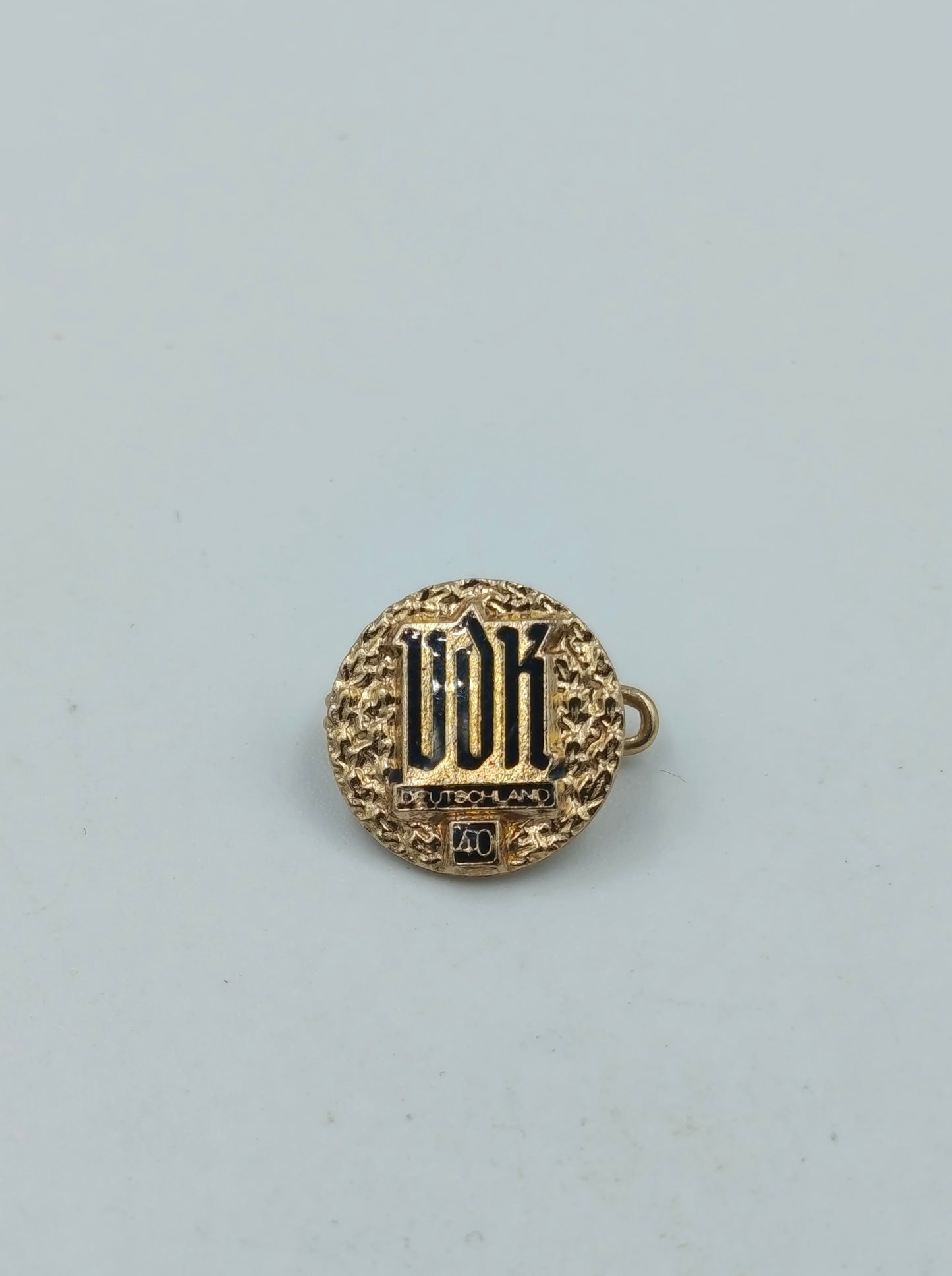 Kleine runde Vintage Anstecknadel VdK Deutschland 40 Jahre Vergoldet