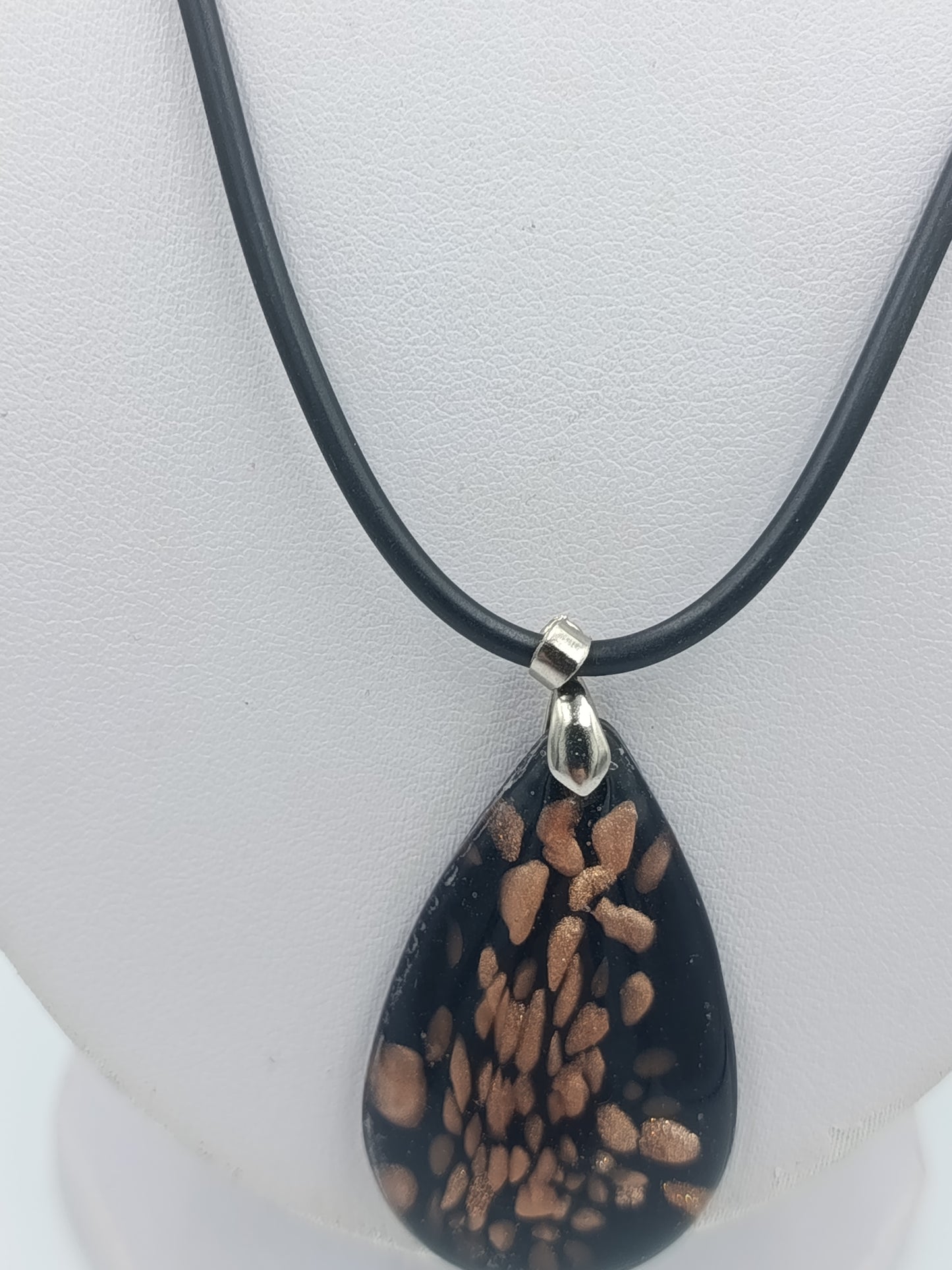 Moderne Kette Goldoptik & Schwarz – Flexibles Band mit Tropfen