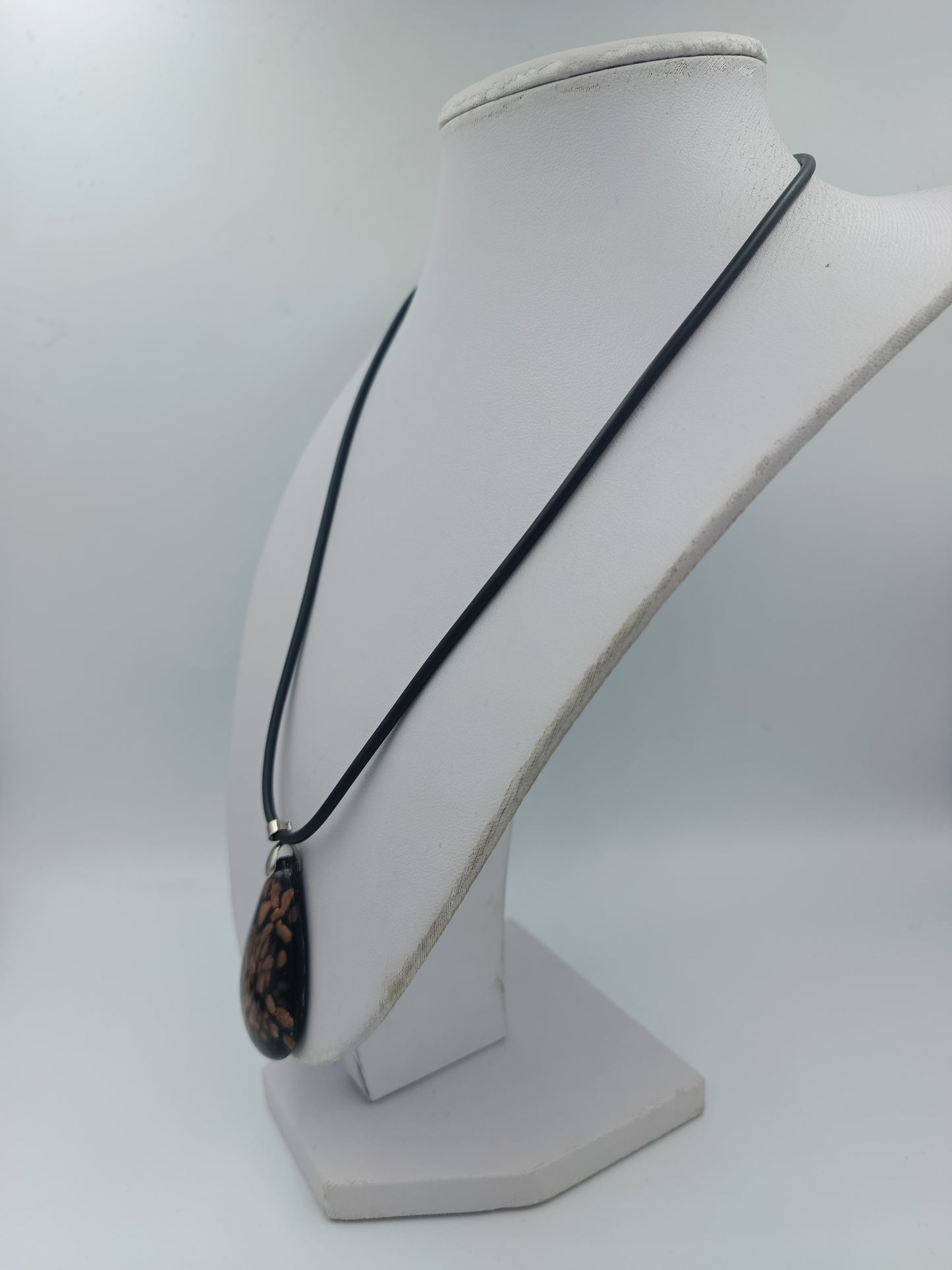 Moderne Kette Goldoptik & Schwarz – Flexibles Band mit Tropfen
