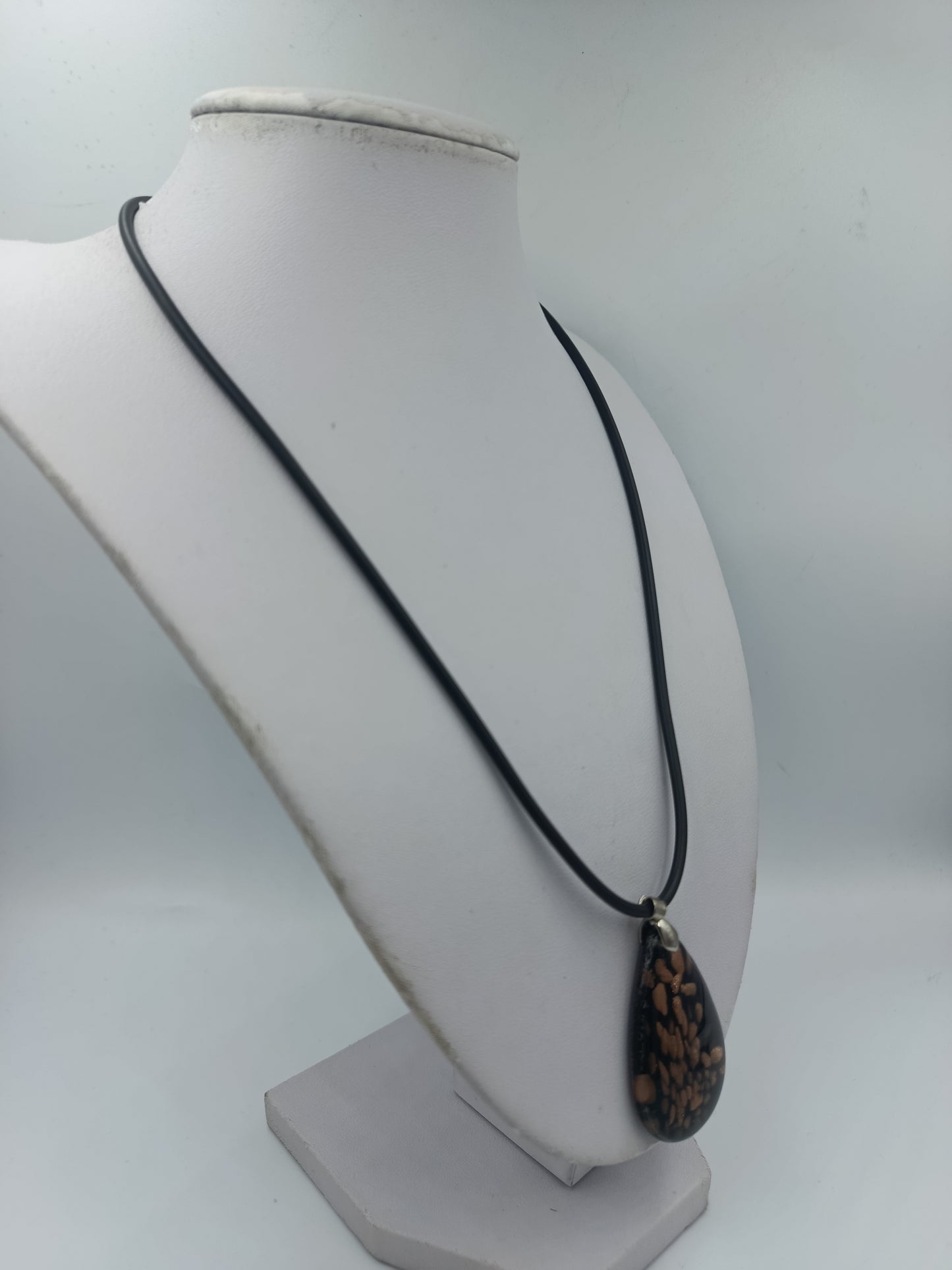 Moderne Kette Goldoptik & Schwarz – Flexibles Band mit Tropfen