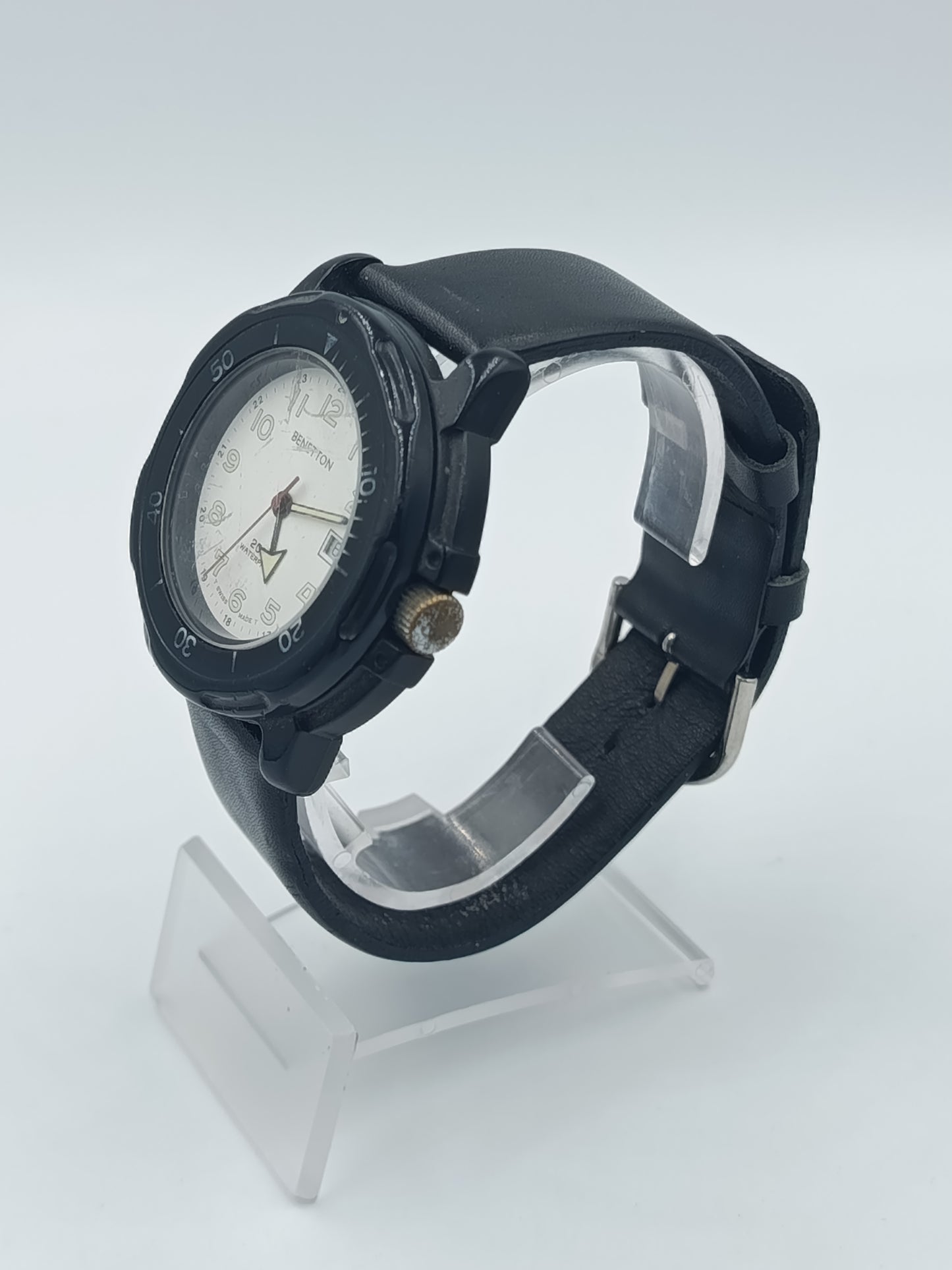 Sportliche Armbanduhr Benetton mit schwarzem Gehäuse und Datumsanzeige