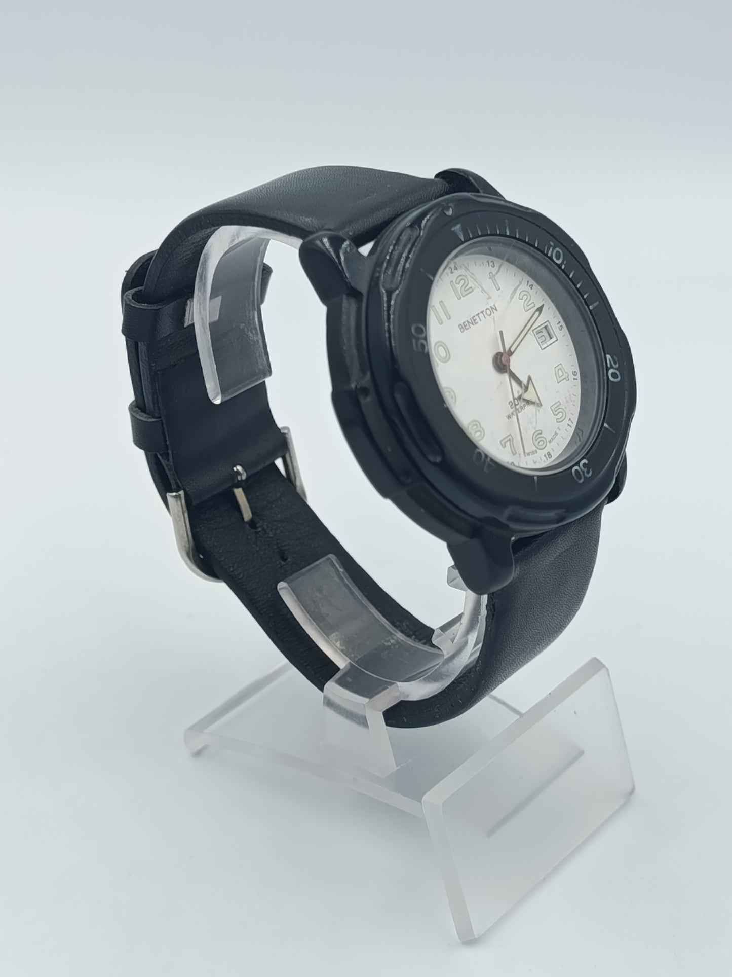Sportliche Armbanduhr Benetton mit schwarzem Gehäuse und Datumsanzeige
