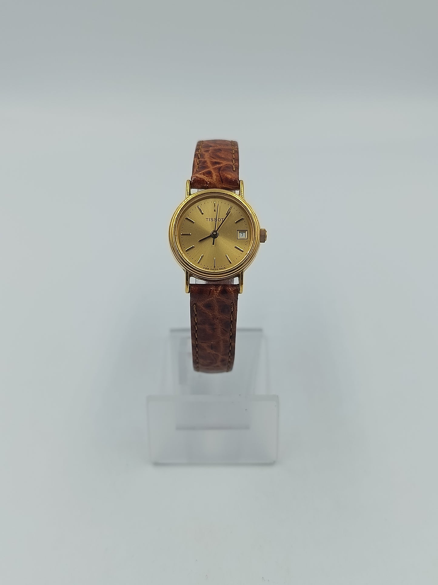 Elegante Tissot Damenarmbanduhr Goldfarben mit Datumsanzeige Lederband