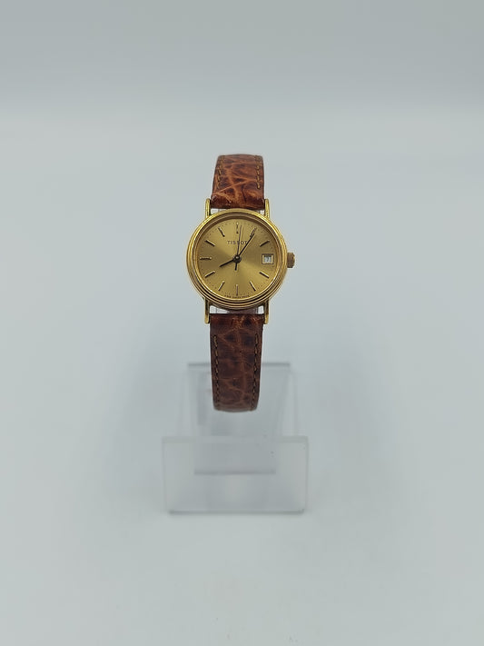 Elegante Tissot Damenarmbanduhr Goldfarben mit Datumsanzeige Lederband