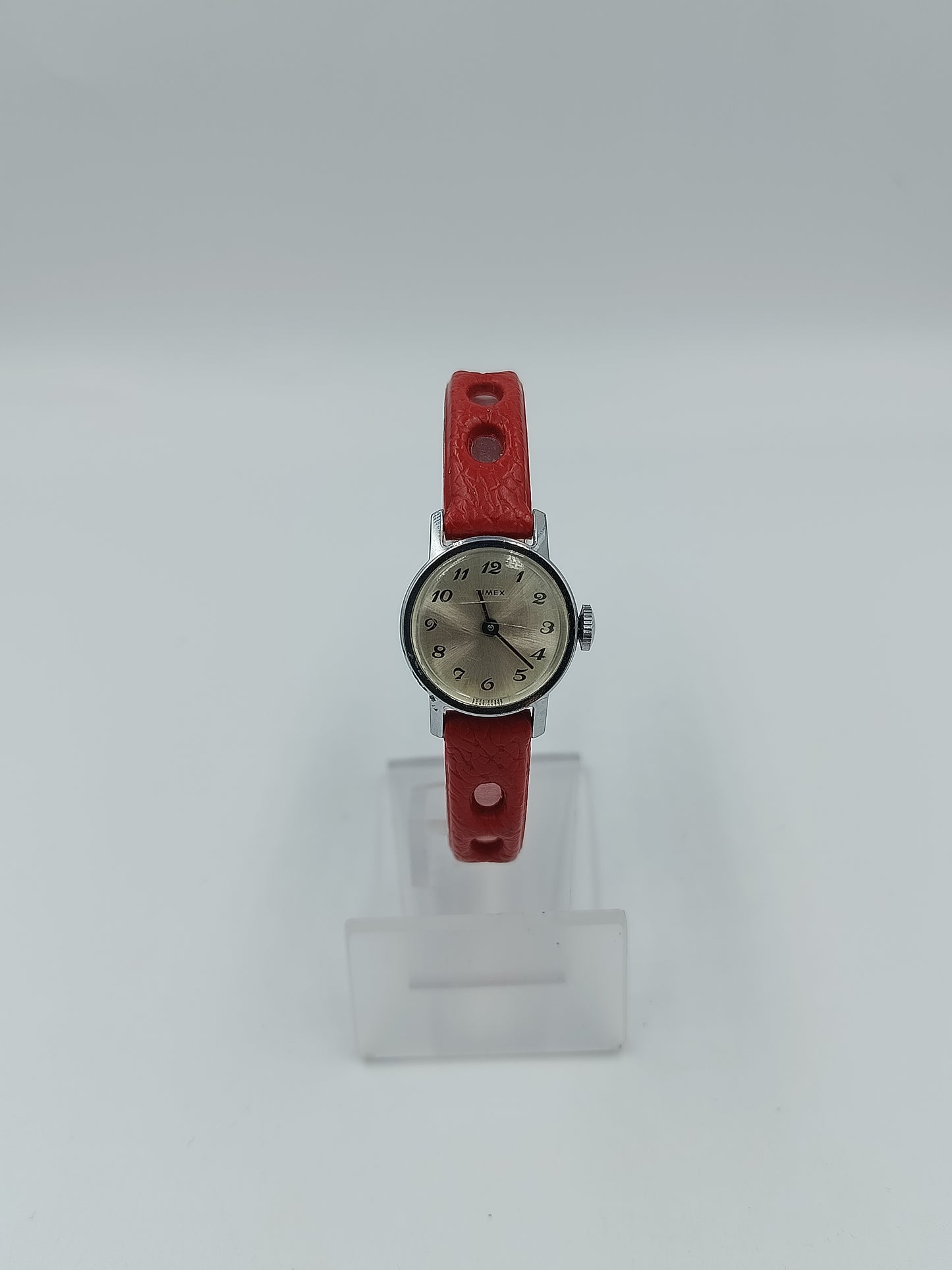 Timex Vintage Damenarmbanduhr Handaufzug mit rotem Lederband