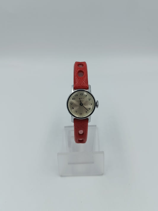 Timex Vintage Damenarmbanduhr Handaufzug mit rotem Lederband
