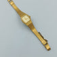 Adec Damen Quarz Armbanduhr in Goldoptik mit flexiblem Metallarmband