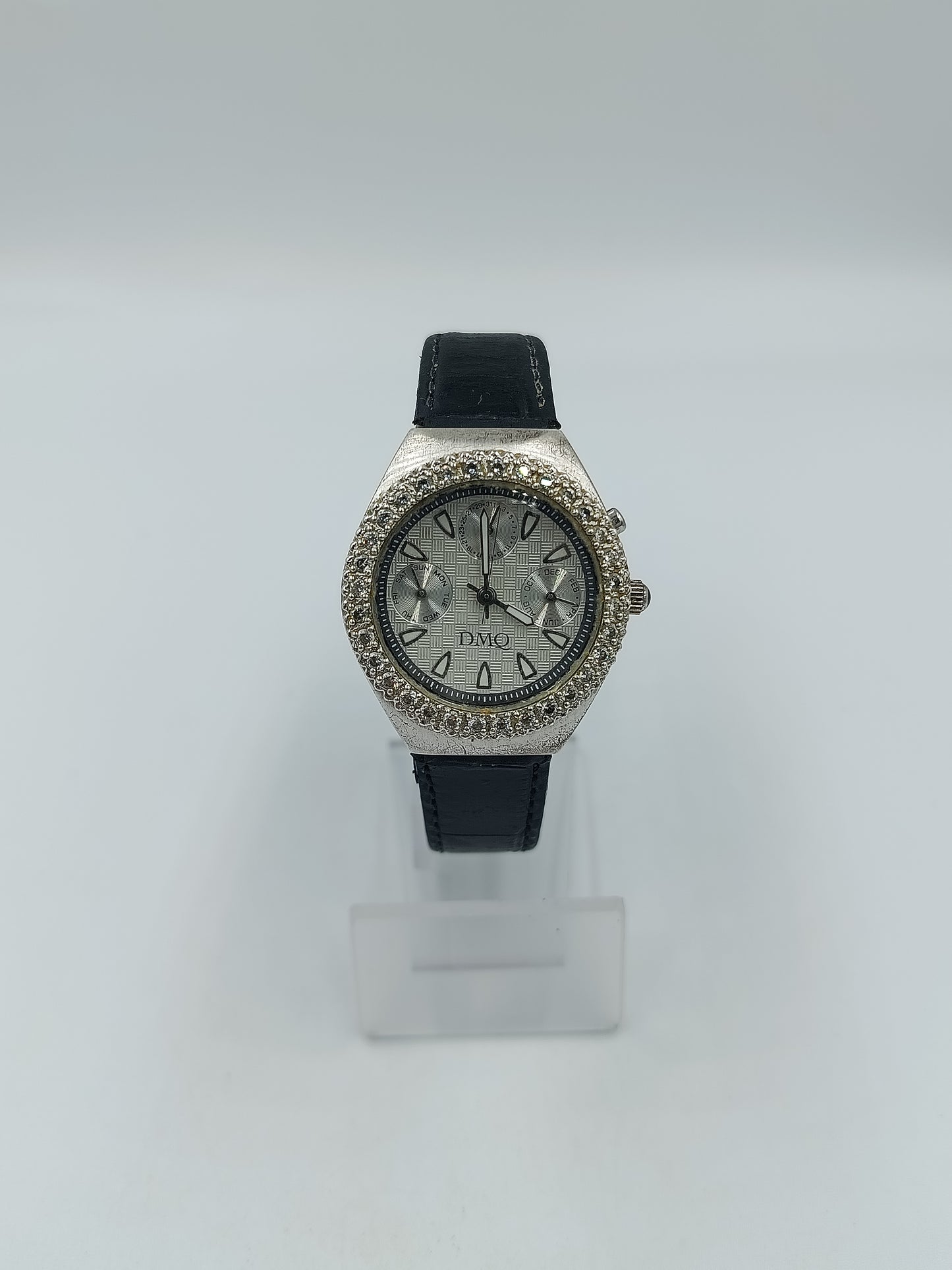 DMQ Damen Armbanduhr mit Strasslünette Multifunktionsoptik Lederarmband