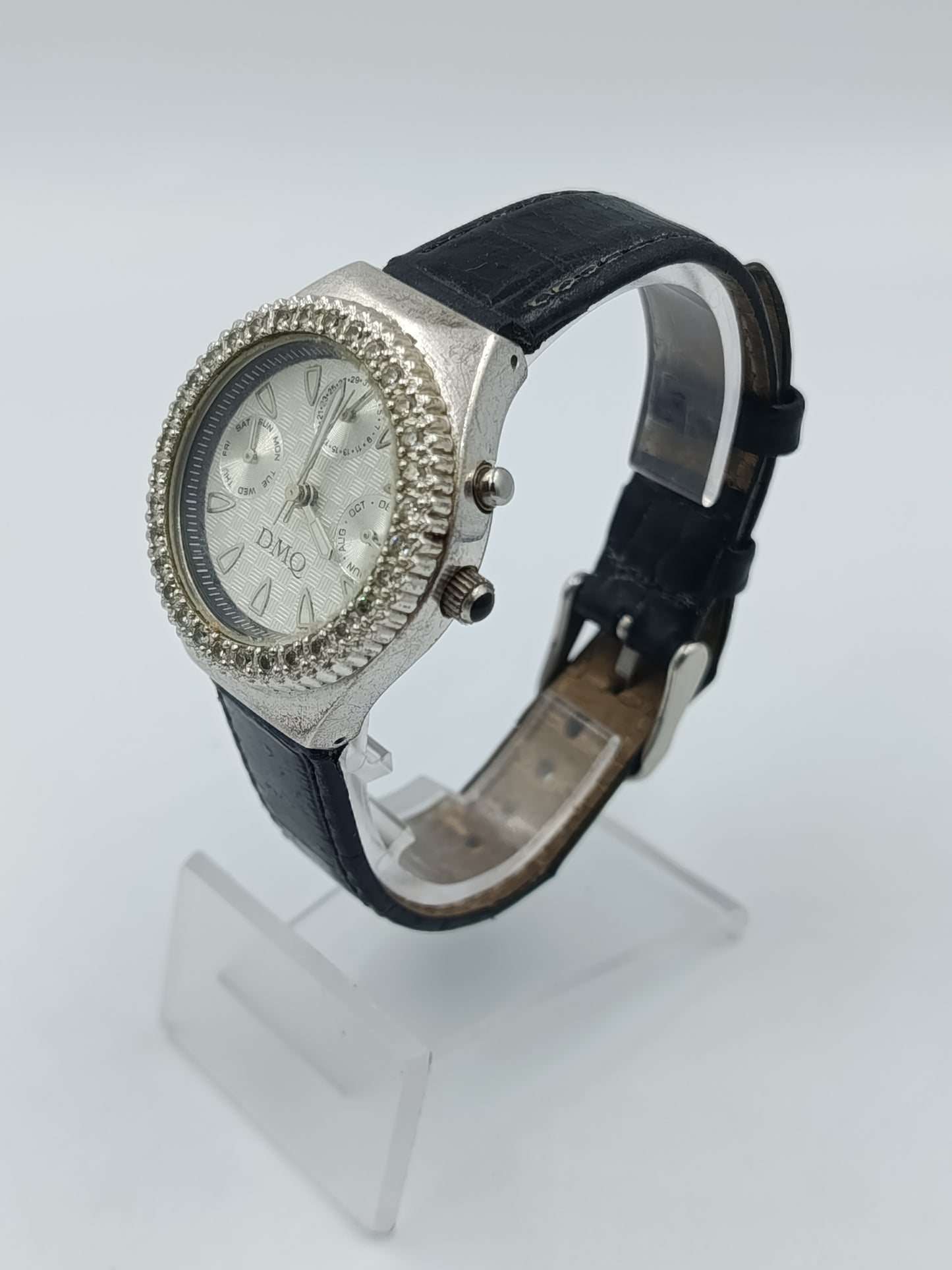 DMQ Damen Armbanduhr mit Strasslünette Multifunktionsoptik Lederarmband