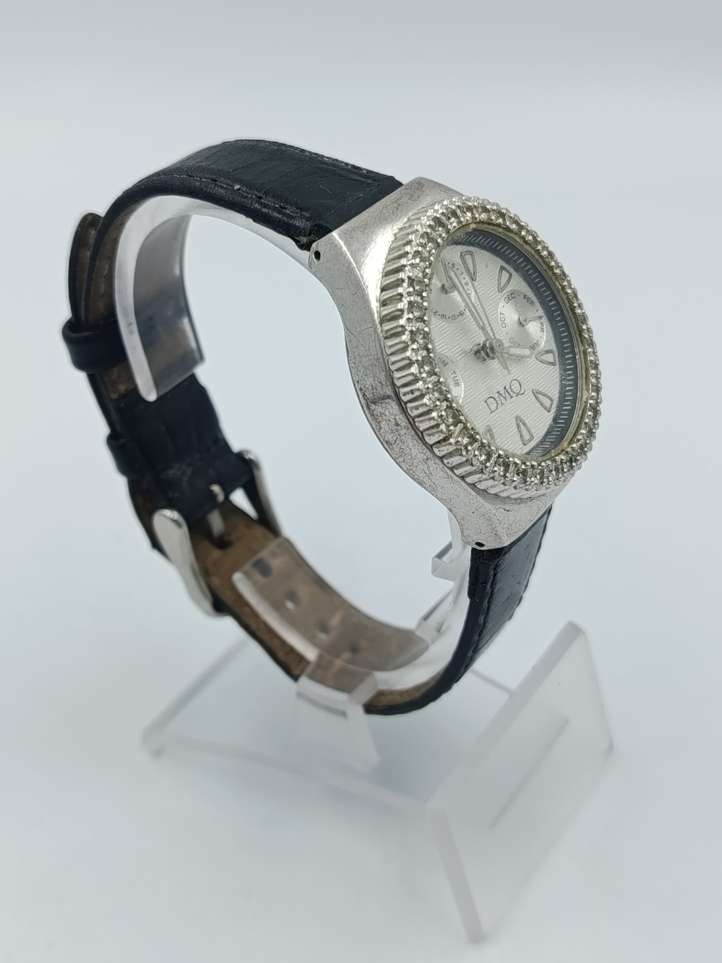 DMQ Damen Armbanduhr mit Strasslünette Multifunktionsoptik Lederarmband