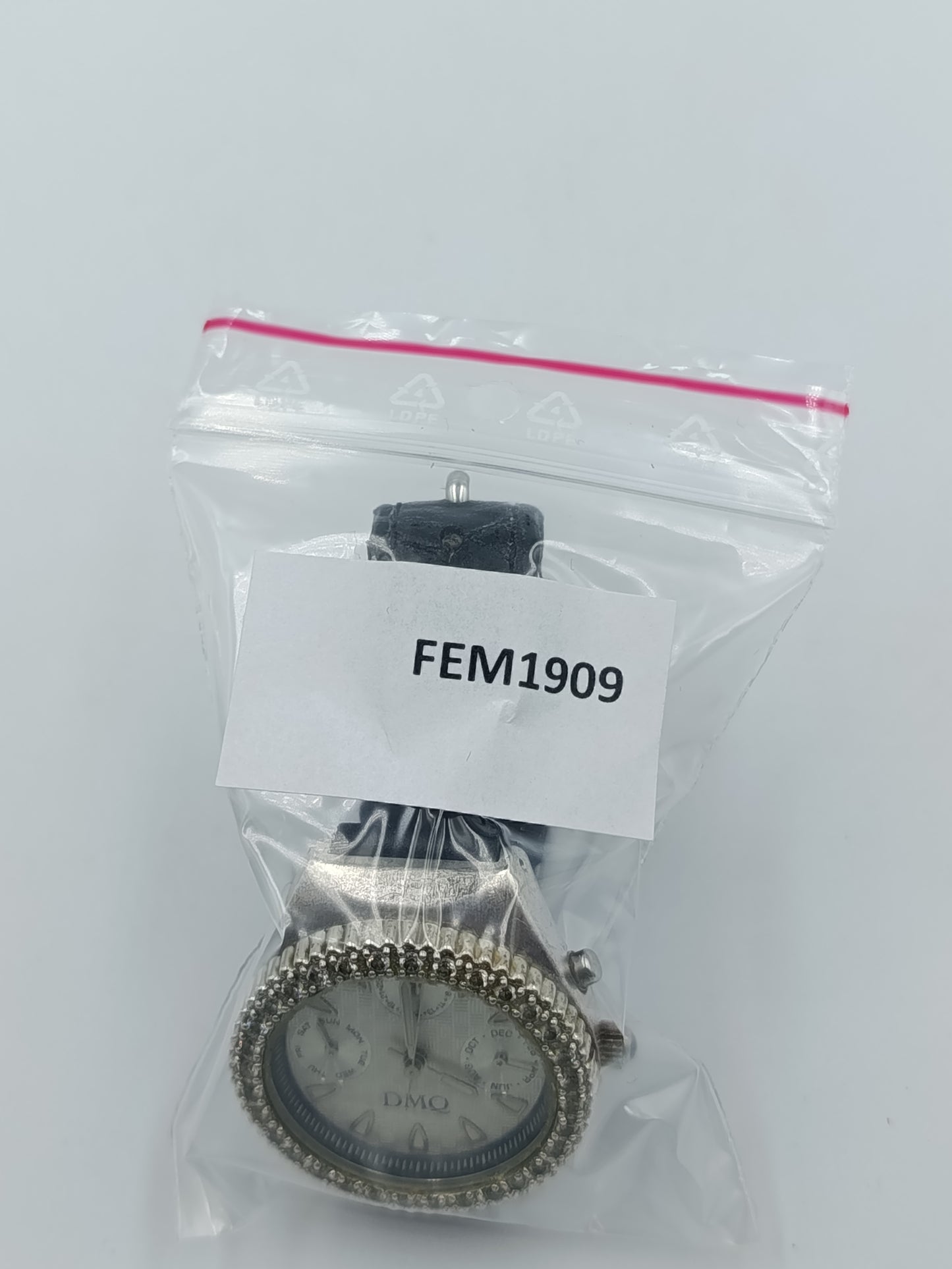 DMQ Damen Armbanduhr mit Strasslünette Multifunktionsoptik Lederarmband