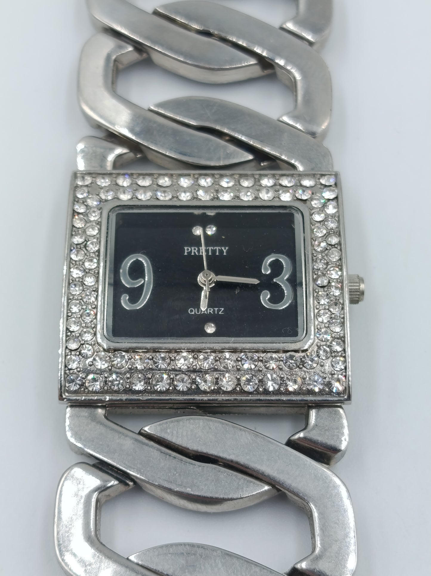 Pretty Quarz Armbanduhr Silberfarben mit Strassbesatz und Gliederarmband