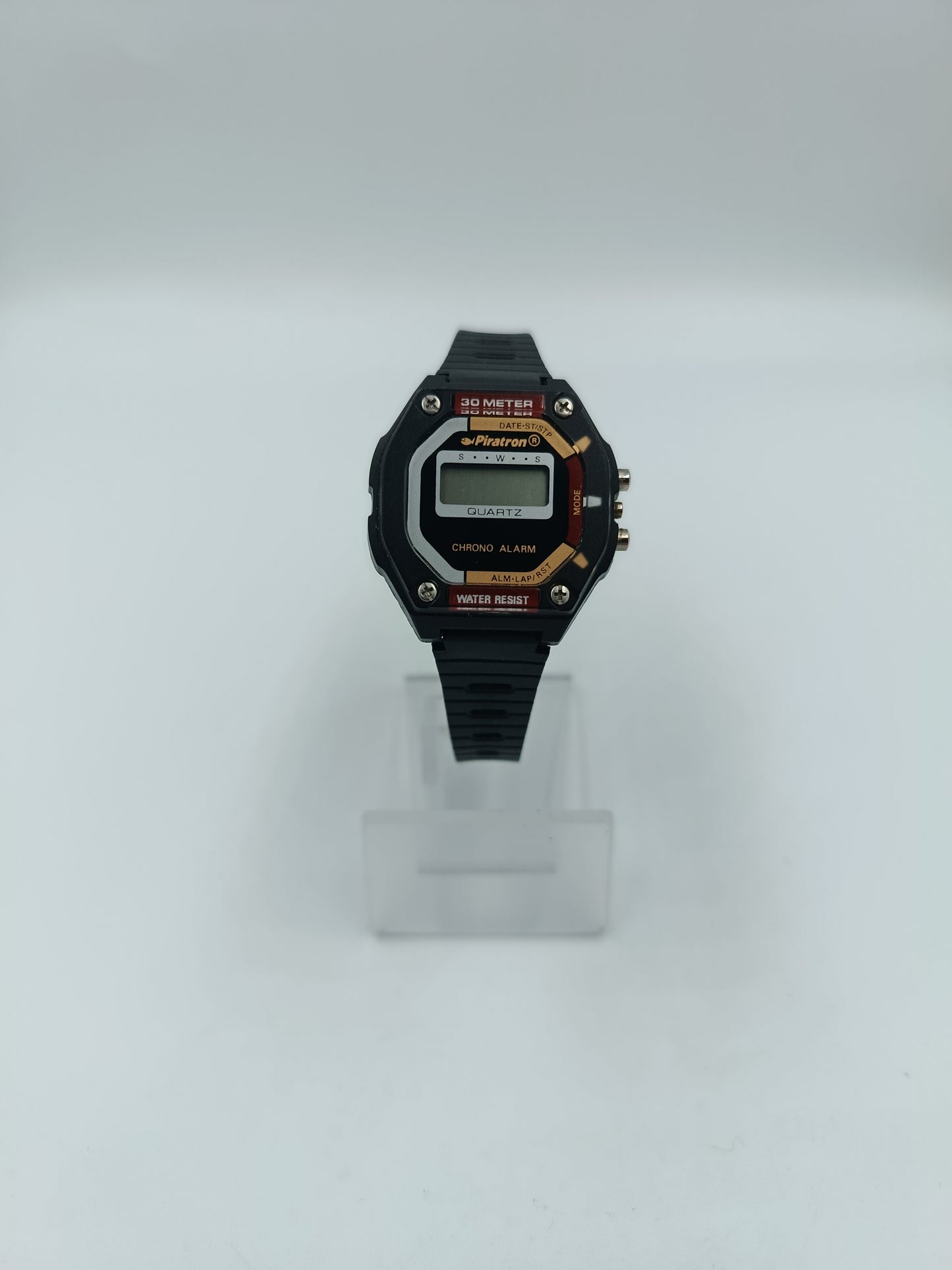 Klassische digitale Vintage Armbanduhr von Piratron im sportlichen Retro-Design