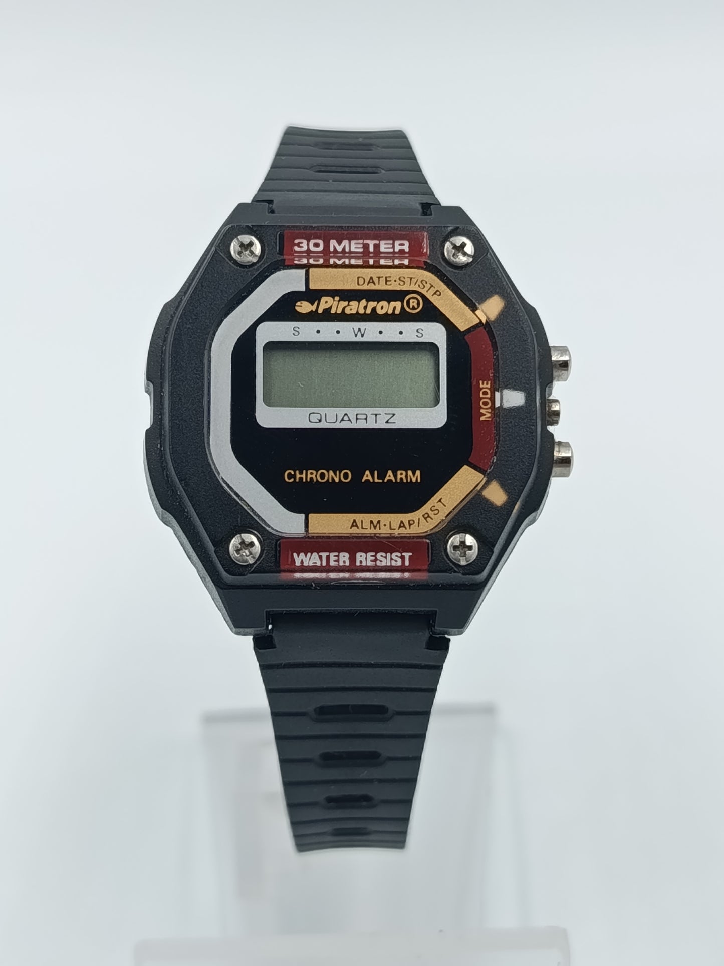 Klassische digitale Vintage Armbanduhr von Piratron im sportlichen Retro-Design