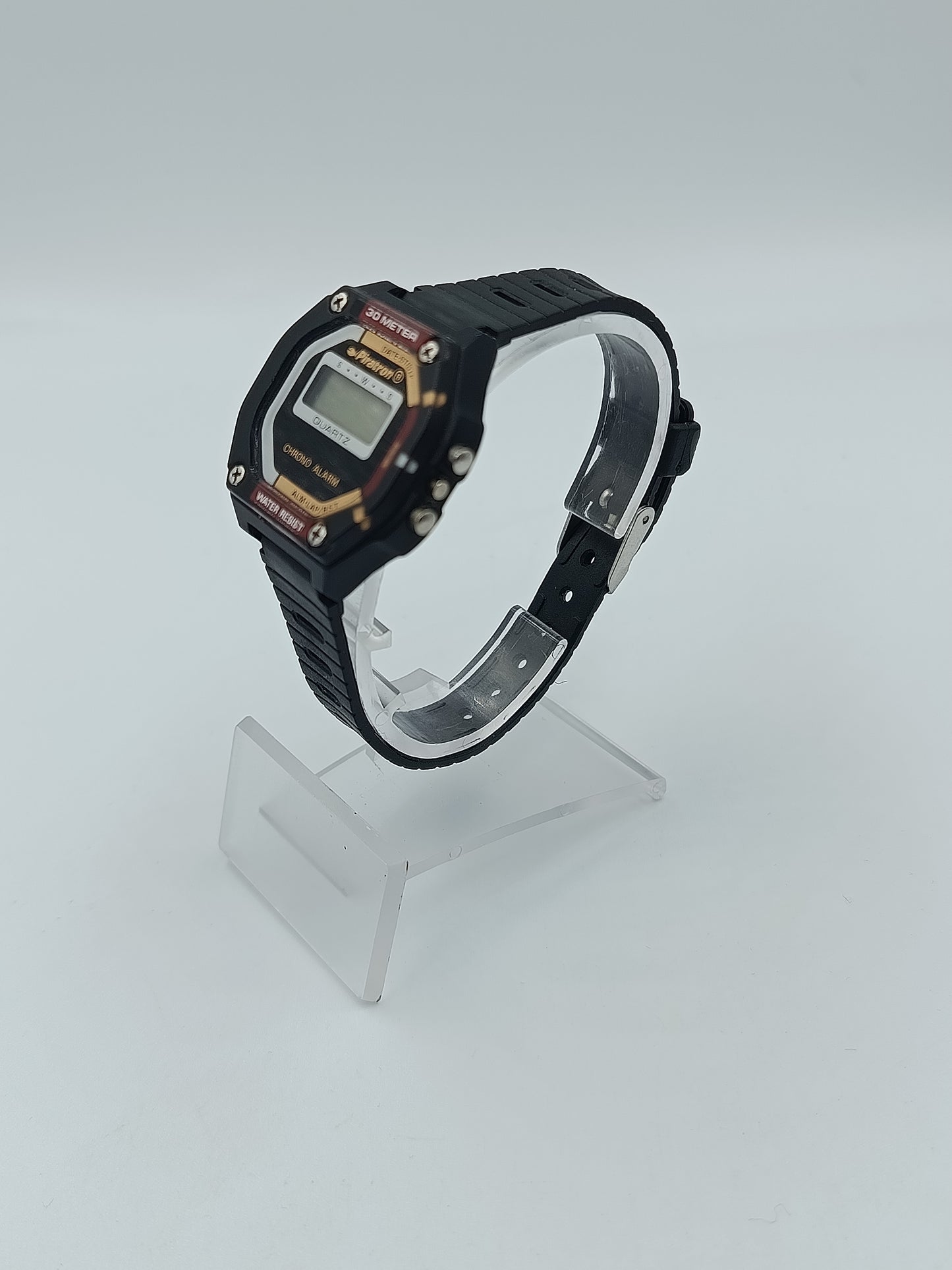 Klassische digitale Vintage Armbanduhr von Piratron im sportlichen Retro-Design