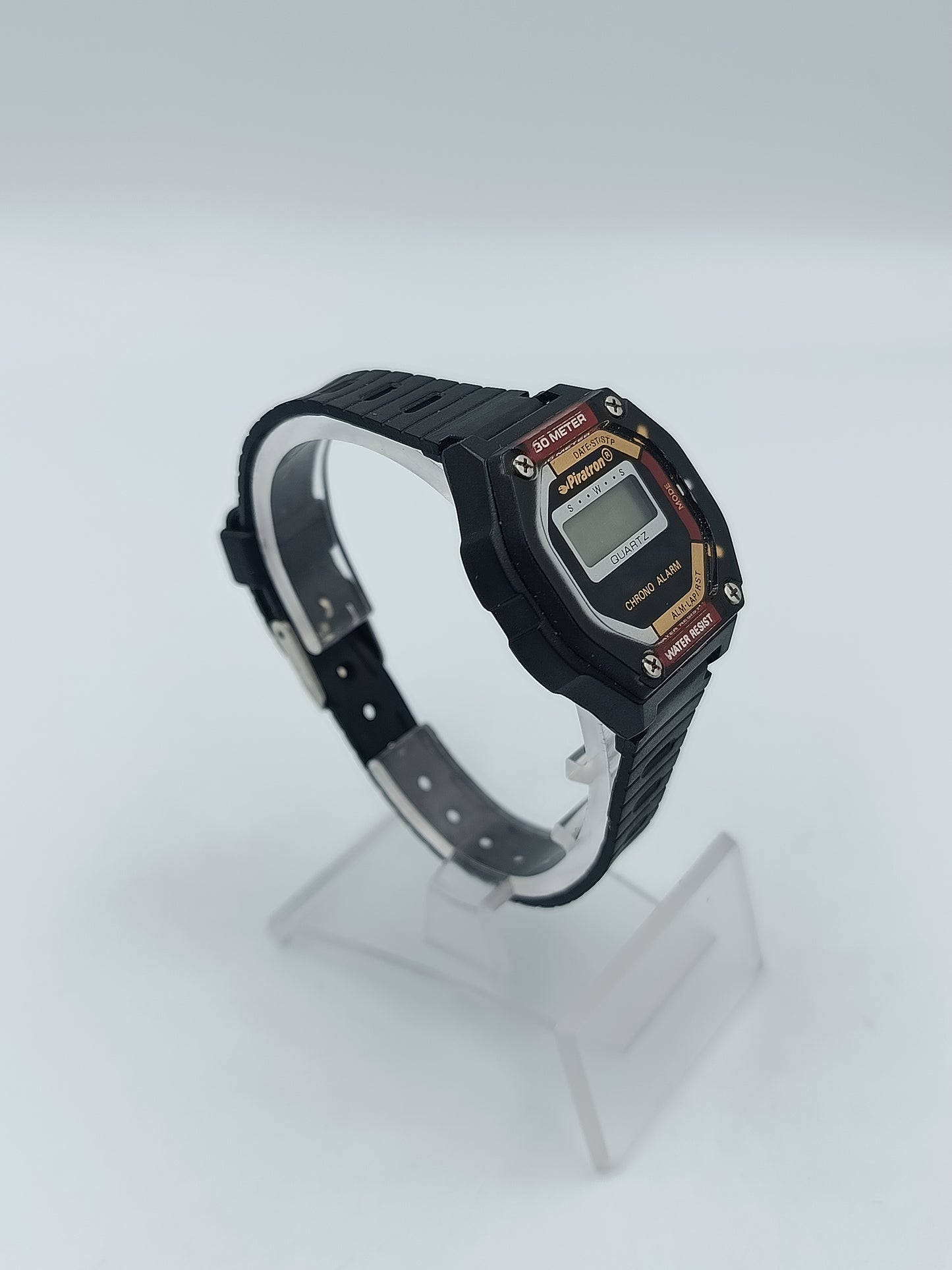 Klassische digitale Vintage Armbanduhr von Piratron im sportlichen Retro-Design