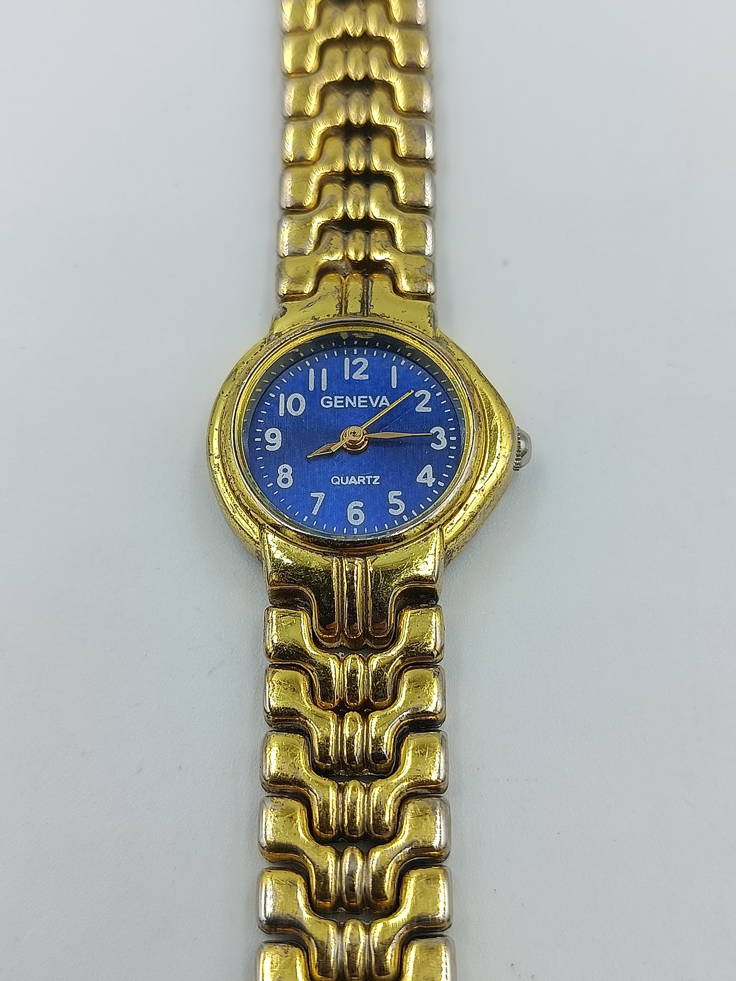 Elegante Geneva Uhr Goldfarben – Blaues Zifferblatt & Metall
