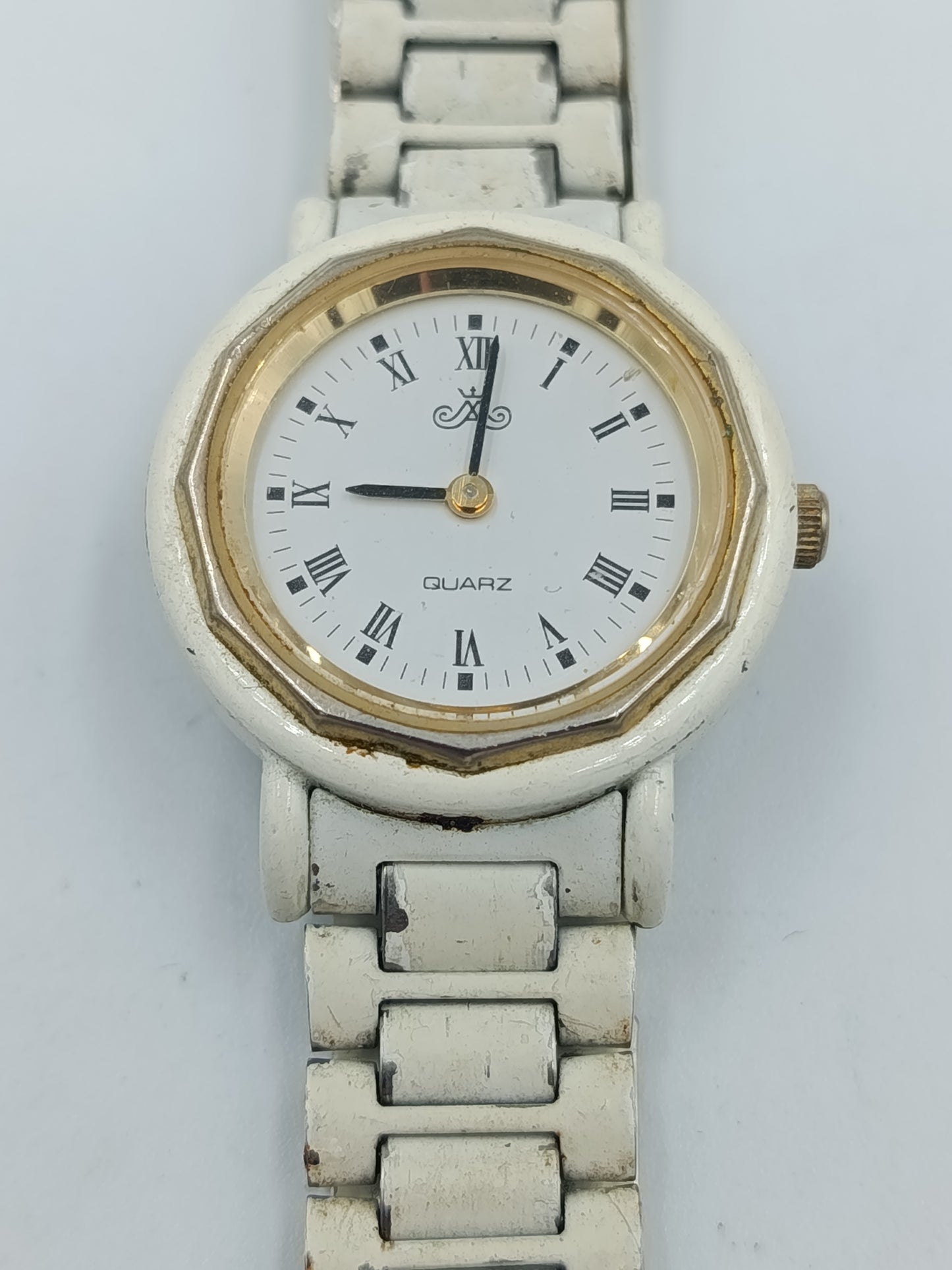 Elegante Damen Armbanduhr mit weißem Metallband und römischen Ziffern Quartz