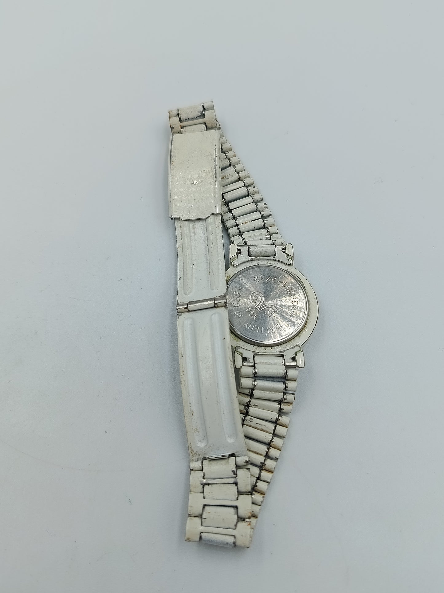 Elegante Damen Armbanduhr mit weißem Metallband und römischen Ziffern Quartz